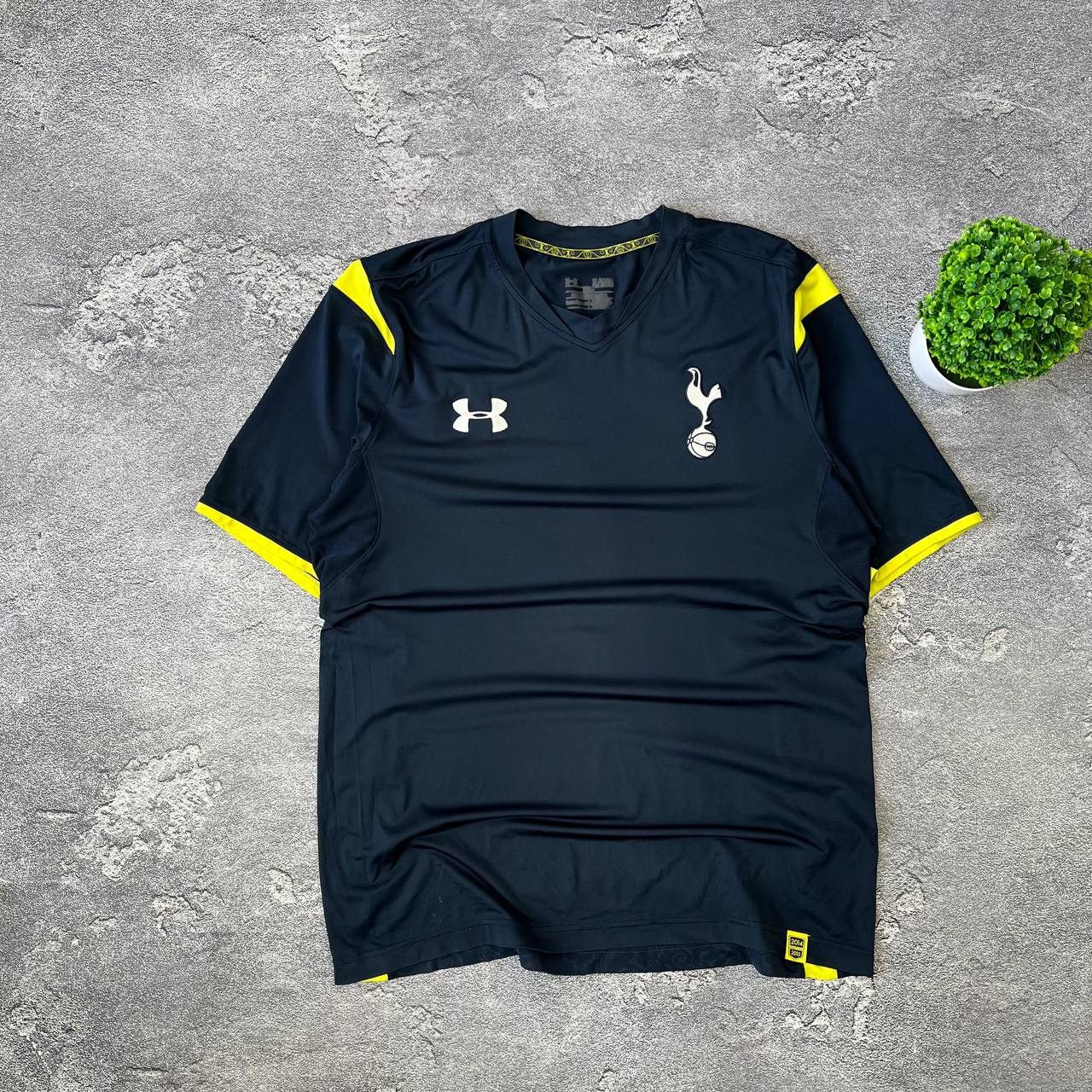 Other Vintage Under Armour 2014/2015 jersey Tottenham training Size US XL / EU 56 / 4 - 1 Thumbnail