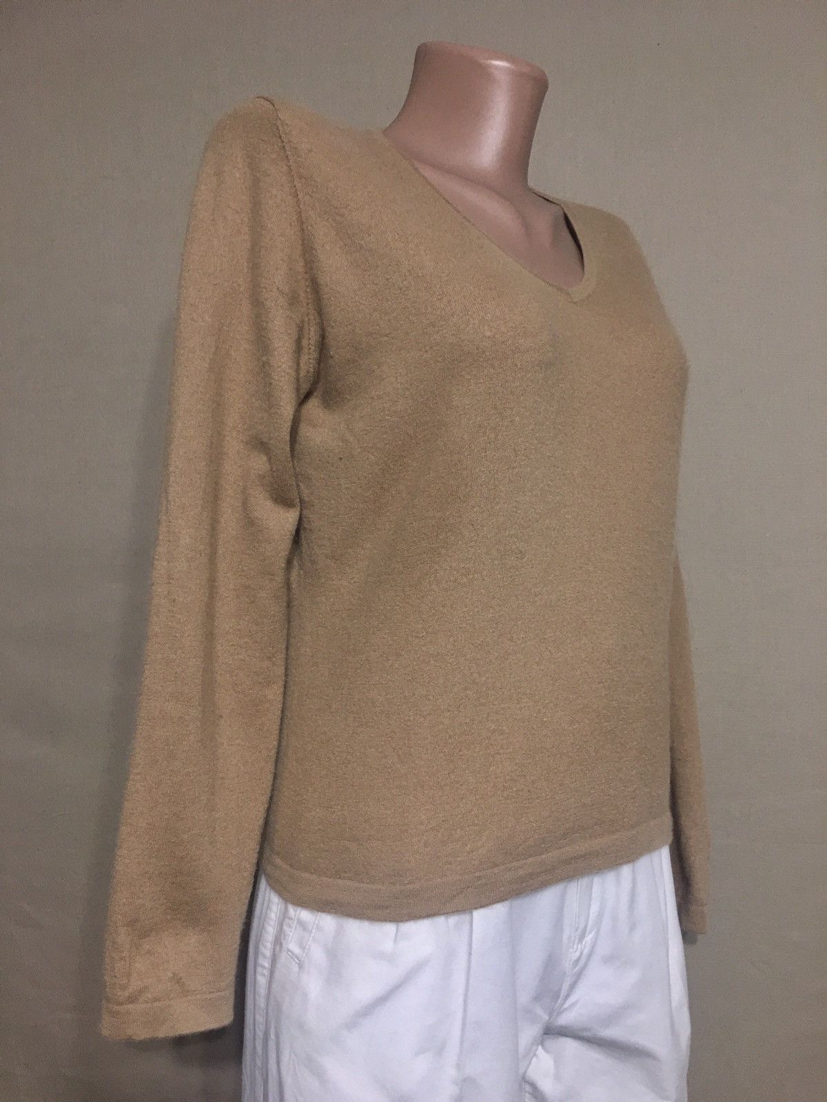 Johnstons Of Elgin Johnstons of Elgin Cashmere Beige Sweater Jumper Size M Size M / US 6-8 / IT 42-44 - 3 Thumbnail
