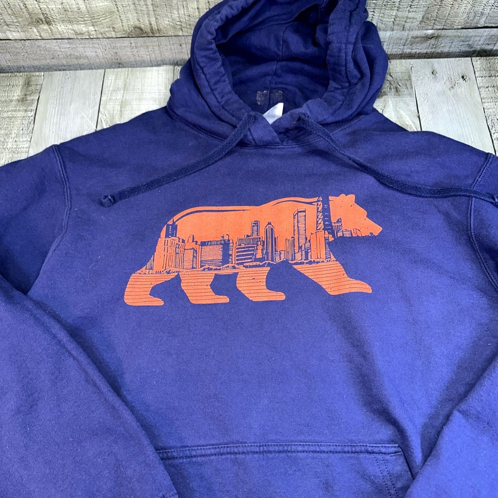 Vintage Chicago Skyline City Bear Hoodie Mens L Blue Navy large pullover urban streetwear Size US L / EU 52-54 / 3 - 3 Thumbnail