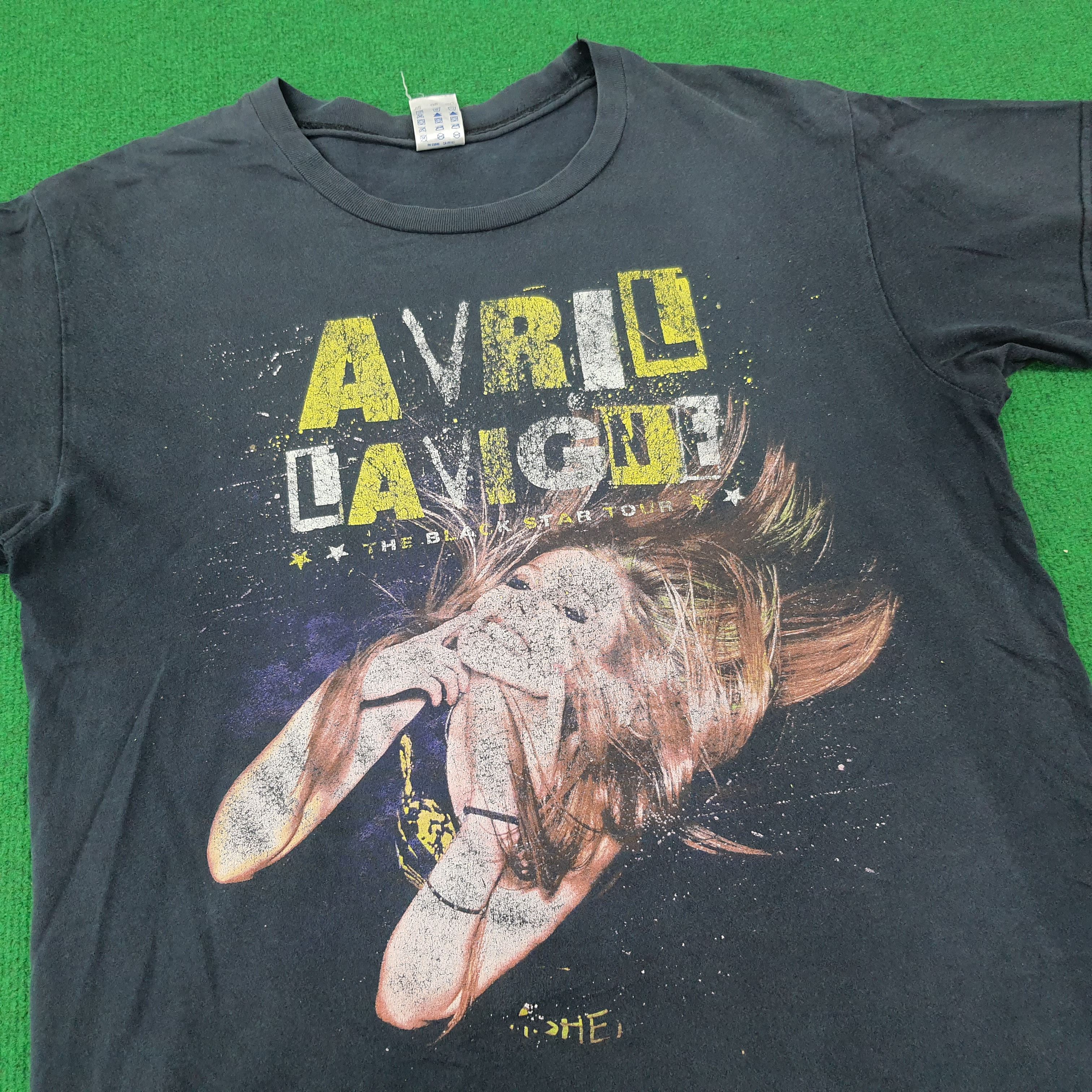 Band Tees Vintage Avril Lavigne The Black Star Tour Tshirt C239N51 Size US M / EU 48-50 / 2 - 2 Thumbnail