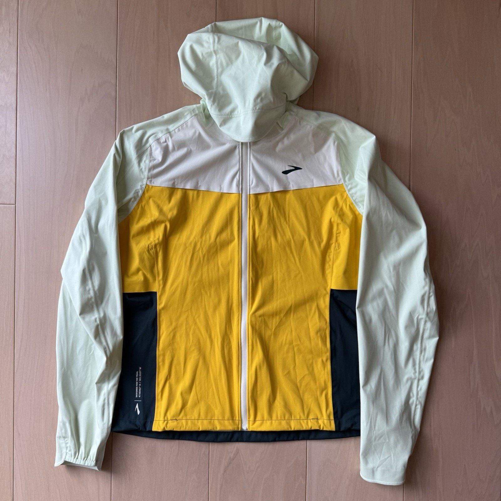 Brooks Brooks Running High Point Waterproof Jacket Women's Largevie Size L / US 10 / IT 46 - 2 Thumbnail