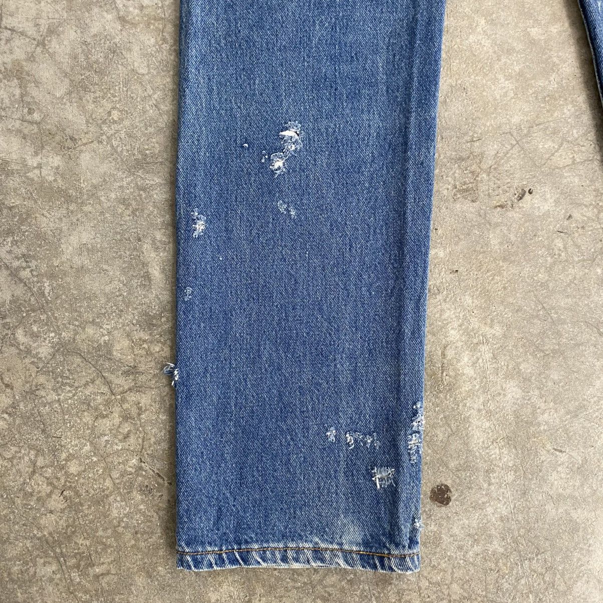 Levi's Size 29x32.5 Vintage 1992 Levis 501 Faded Blue Stained Jeans Size US 29 - 14 Thumbnail