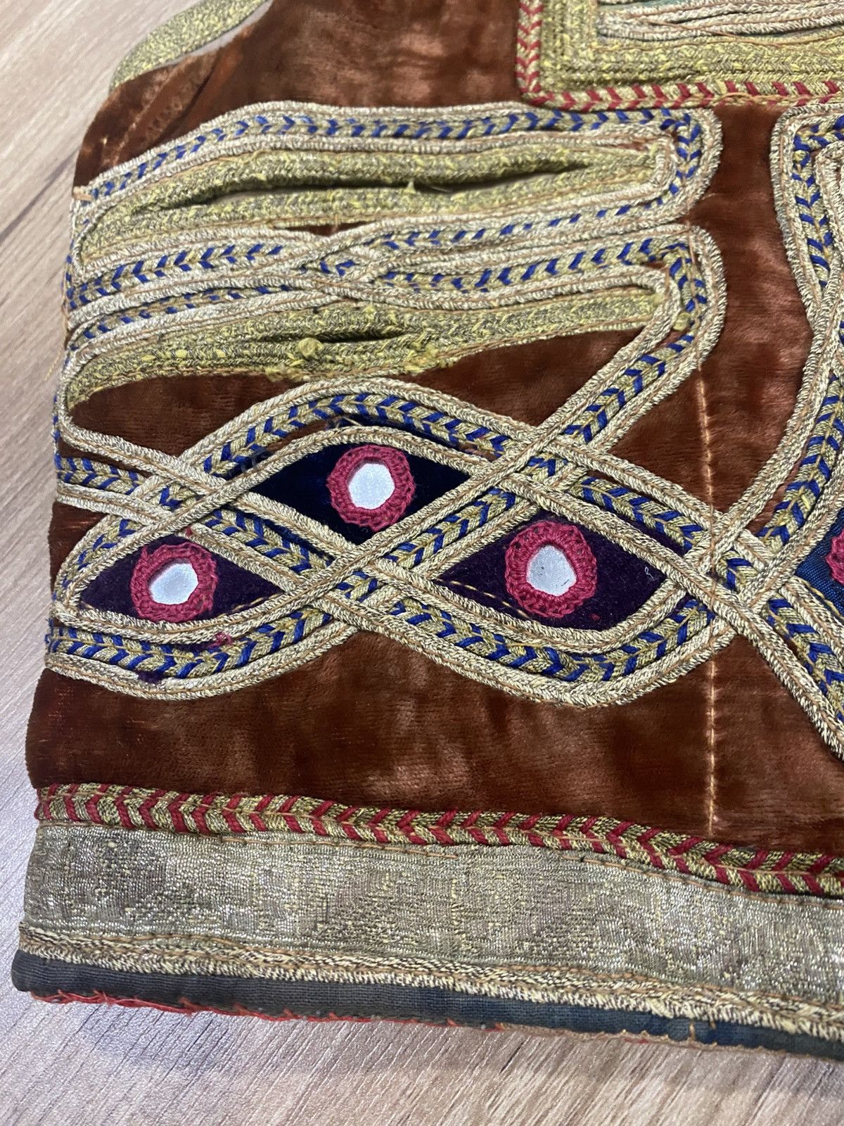 Vintage Vintage Afghan Vest Velvet Metallic Thread Embroidered Size US S / EU 44-46 / 1 - 12 Thumbnail
