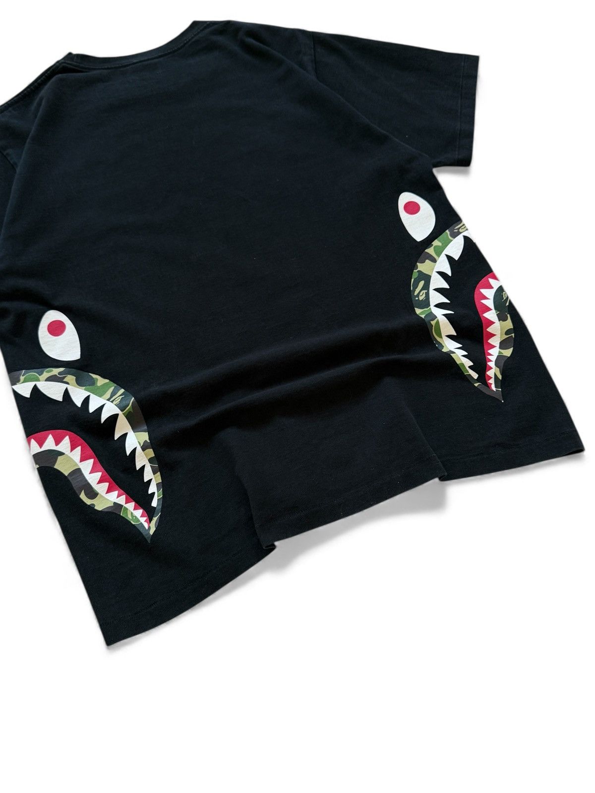 Bape Bape Camo Side Shark Graphic T-Shirt Size US L / EU 52-54 / 3 - 7 Thumbnail