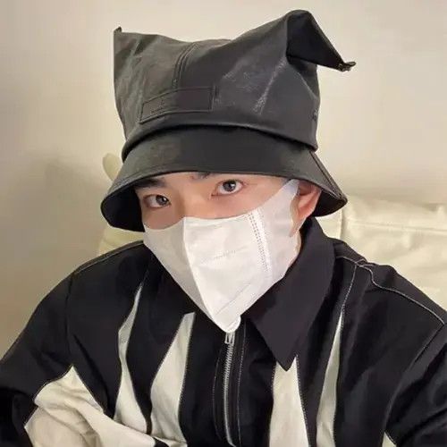 Other Design Leather Cowhorn Bucket Hat Size ONE SIZE - 1 Thumbnail