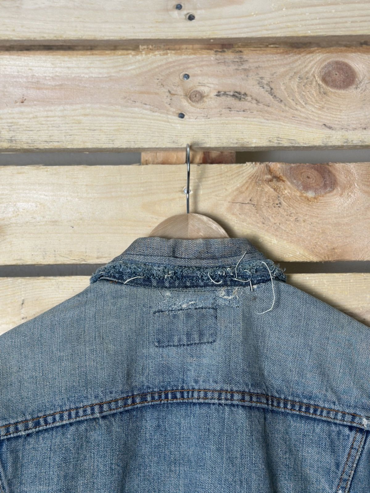Levi's × Vintage Vintage Distressed Levi’s Denim Jacket Size US M / EU 48-50 / 2 - 14 Thumbnail