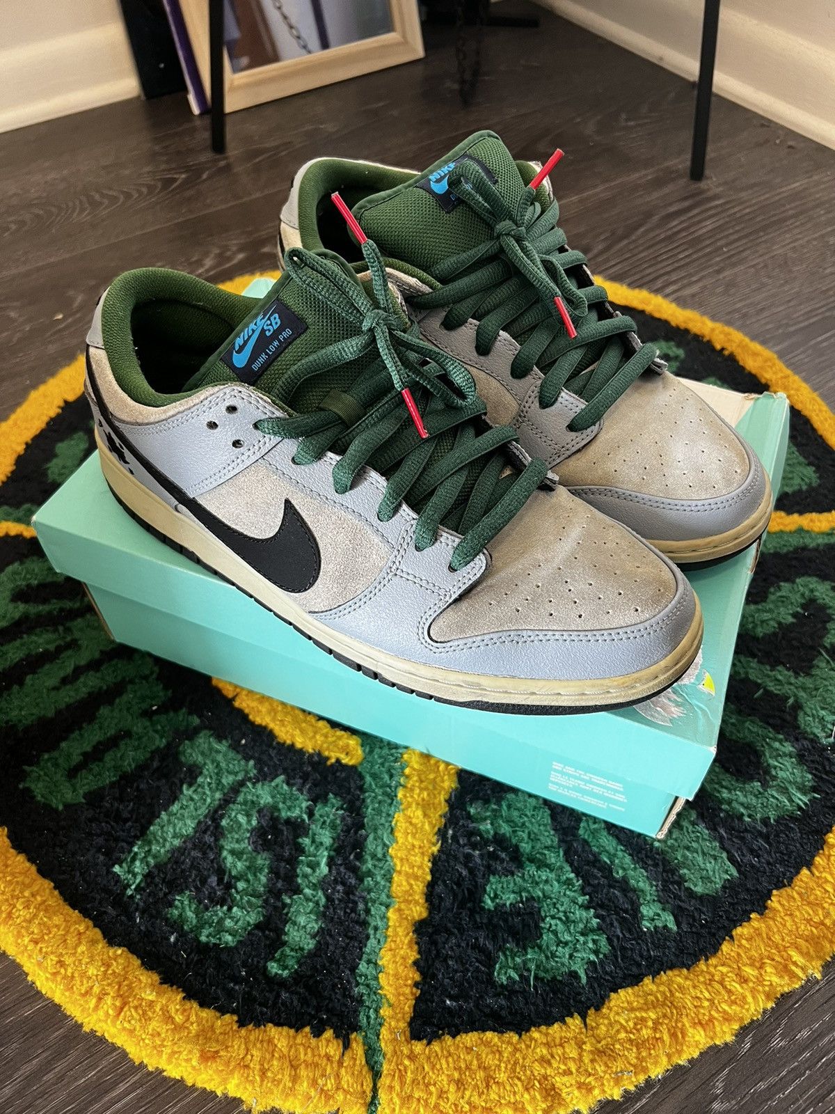 nike sb dunk maple leaf