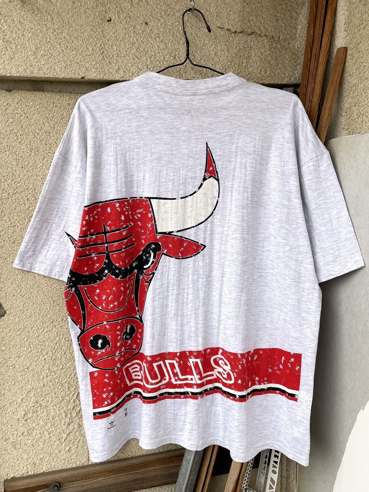 NBA Vintage 90s Chicago Bulls Nutmeg NBA Over Print T-Shirt Size US XL / EU 56 / 4 - 12 Thumbnail
