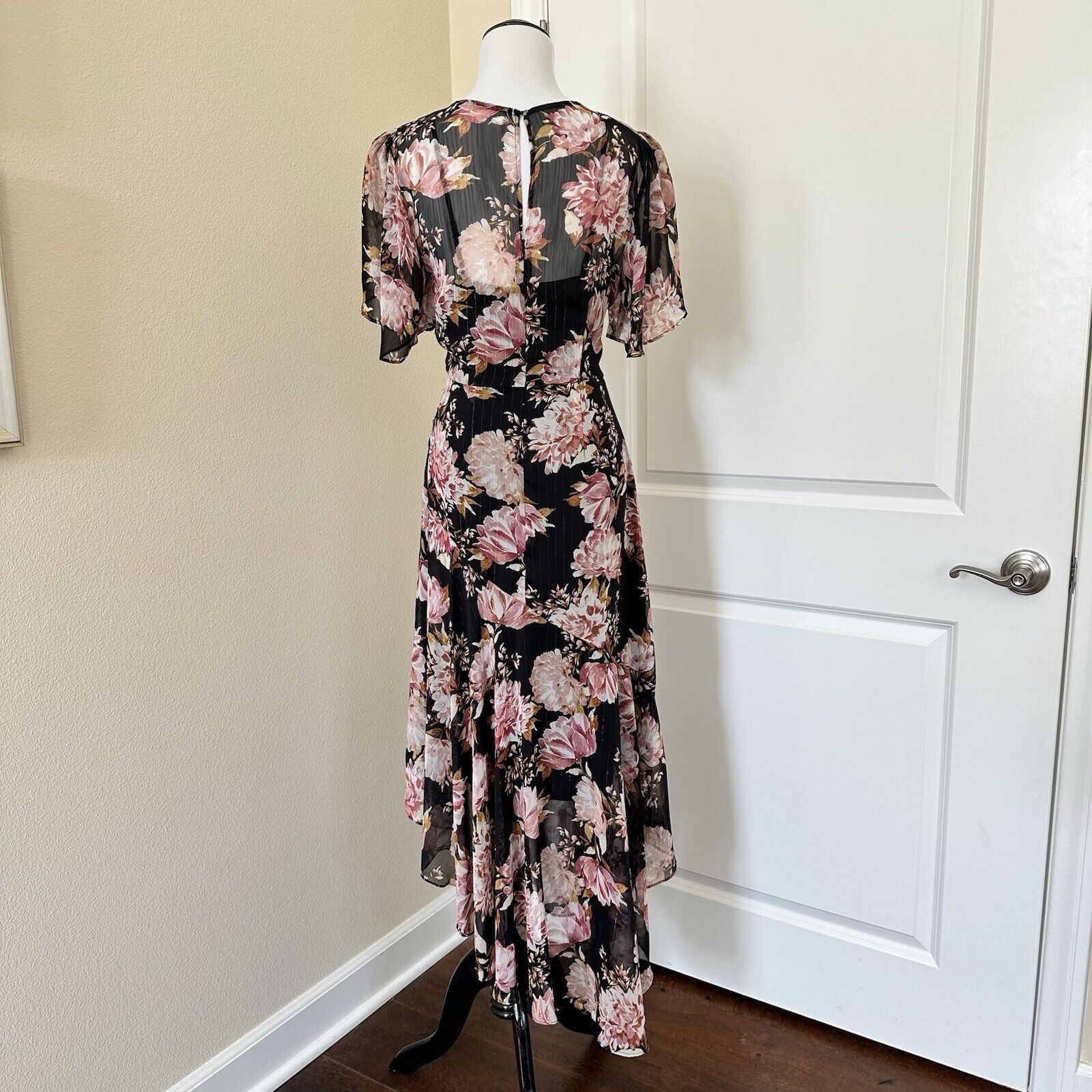 ASTR The Label ASTR The Label Flutter Sleeve Floral Maxi Dress Size M Size M / US 6-8 / IT 42-44 - 10 Thumbnail