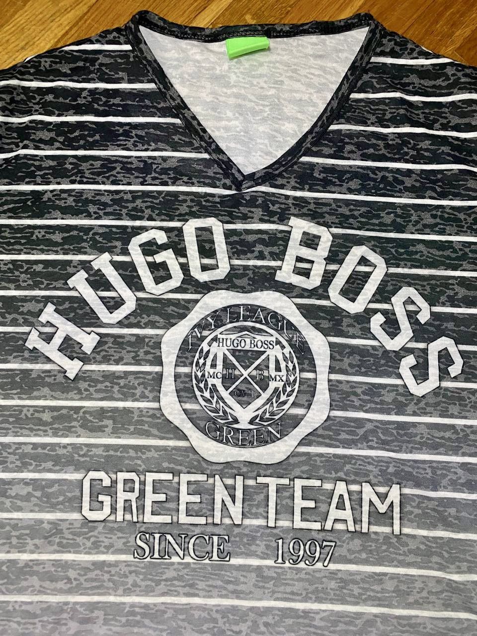 Hugo Boss Hugo Boss striped fade tee Size US L / EU 52-54 / 3 - 3 Thumbnail
