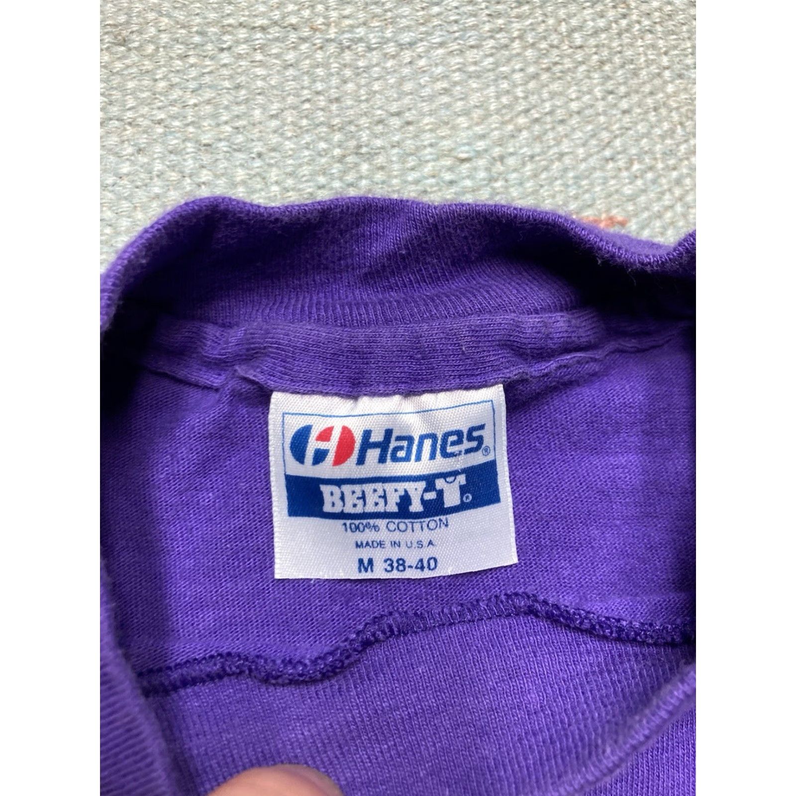 Hanes VINTAGE 80s T-Shirt Hanes Purple Plum Cotton Medium Mens Regular M 80s Theme Blank Single Stitch faded soft Size US M / EU 48-50 / 2 - 5 Thumbnail