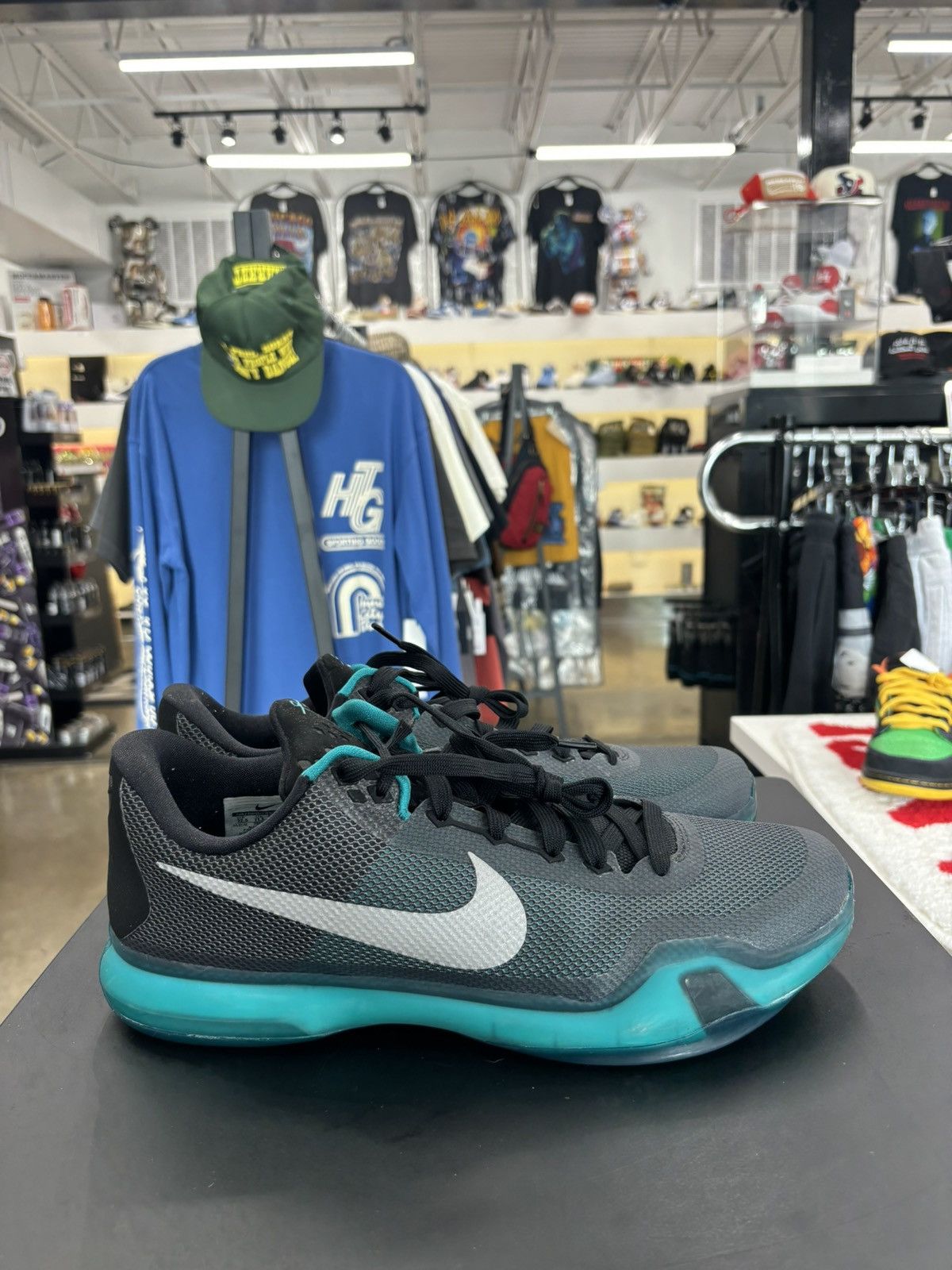 Nike Nike Kobe 10 Radiant Emerald Sz. 12.5 Size US 12.5 / EU 45-46 - 4 Thumbnail