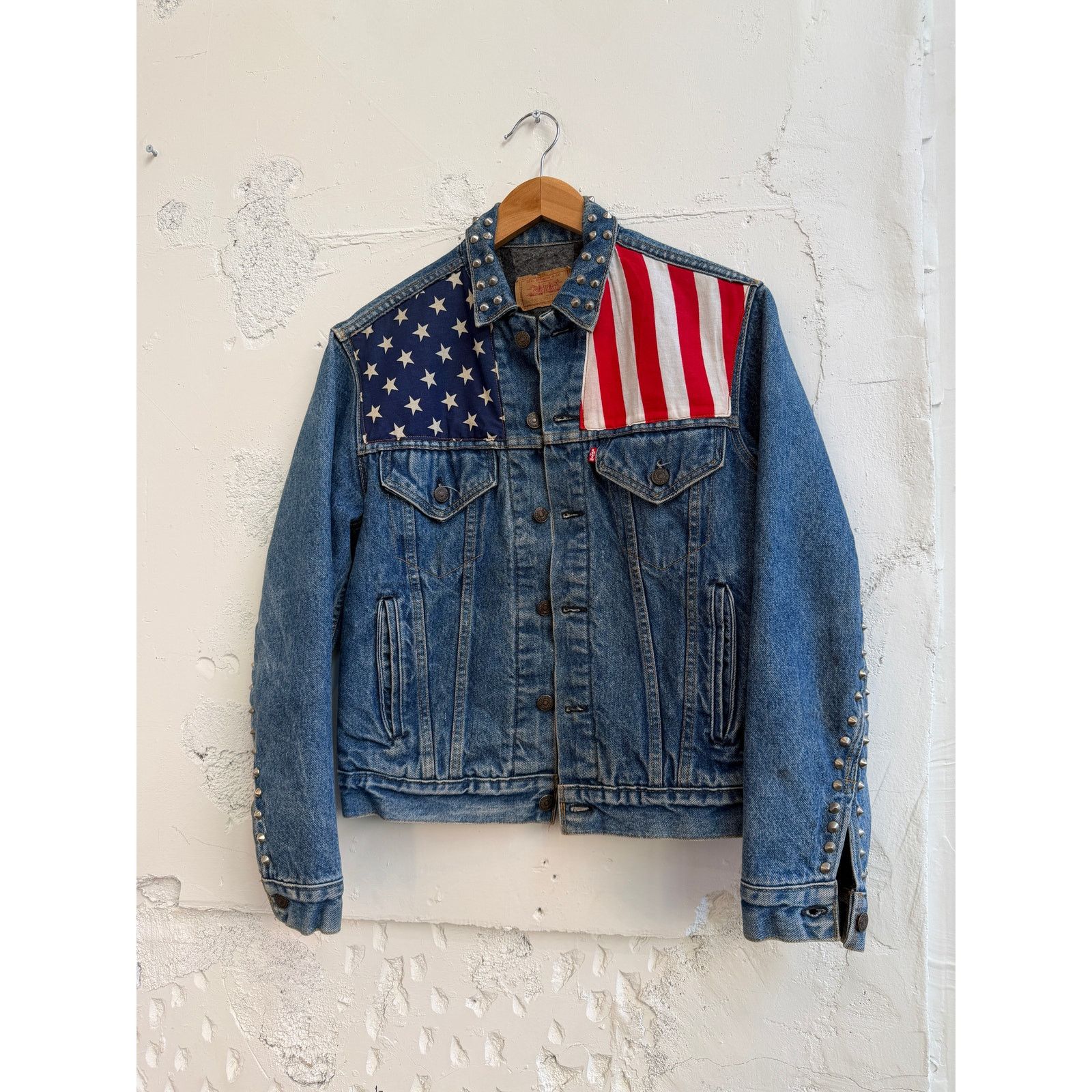 Levi's Levi's US Flag Studded Blanket Lined Denim Trucker Jacket Size US M / EU 48-50 / 2 - 1 Thumbnail