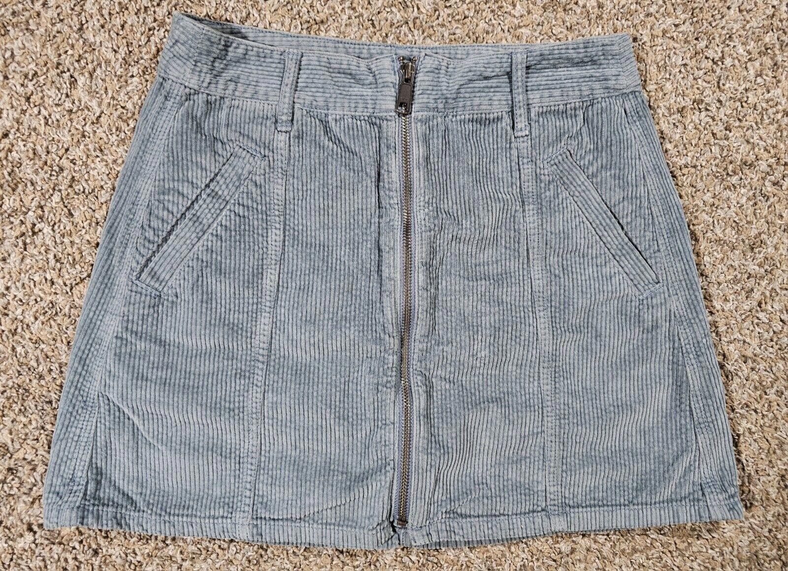 Designer American Eagle Skirt Women’s Size 2 Mini Skirt Corduroy Blue Size 26" / US 2 / IT 38 - 1 Thumbnail