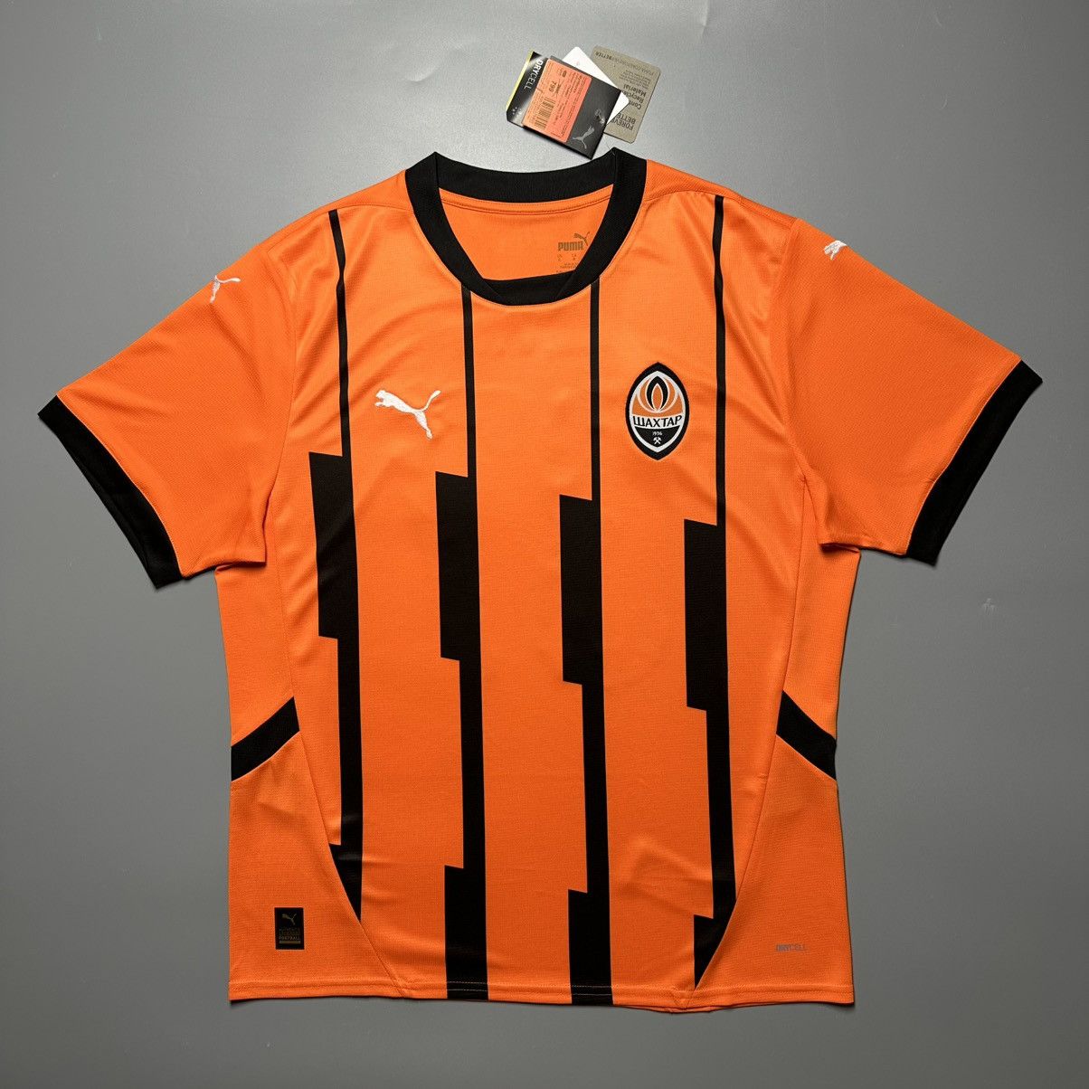 Puma NWT SHAKHTAR PUMA 2024/2025 FOOTBALL HOME JERSEY #37 KEVIN Size US L / EU 52-54 / 3 - 2 Thumbnail