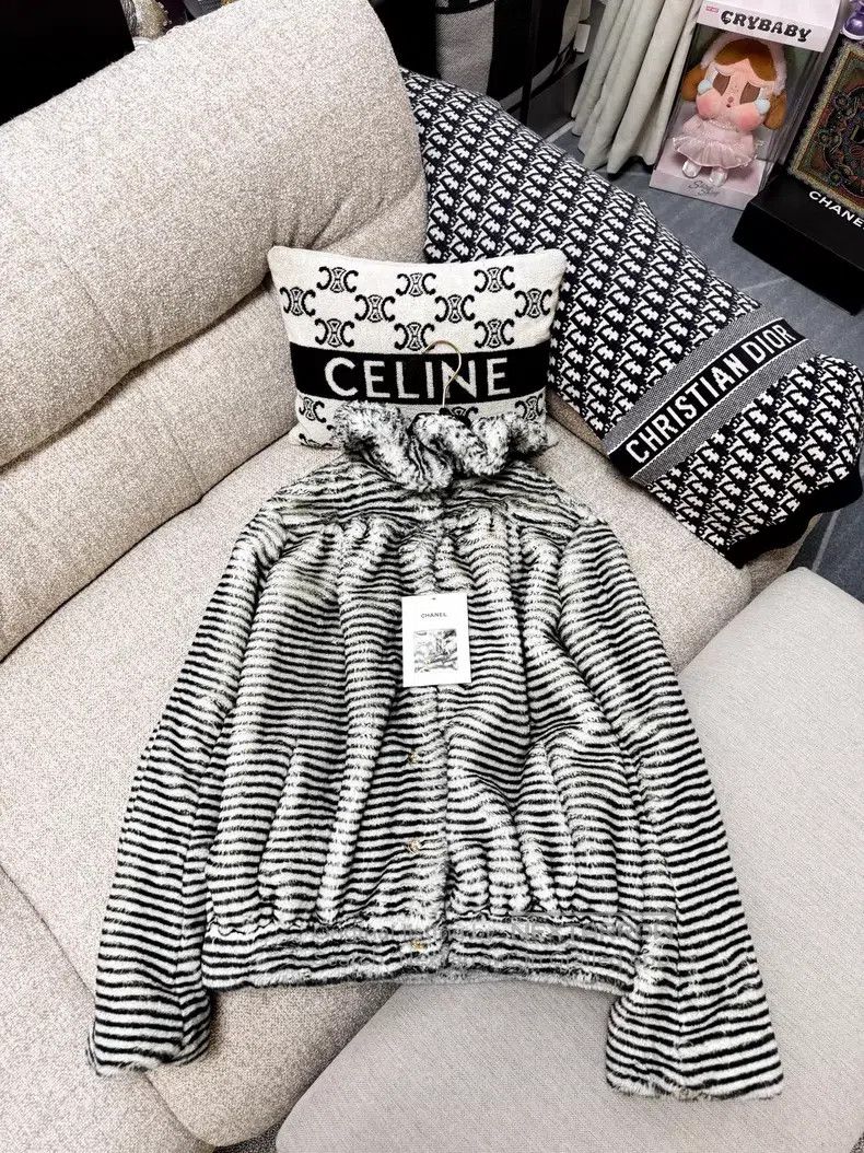 Chanel Chanel Striped zebra lotus leaf collar eco-friendly fur lo Size XXS / US 00 / IT 34 - 2 Thumbnail