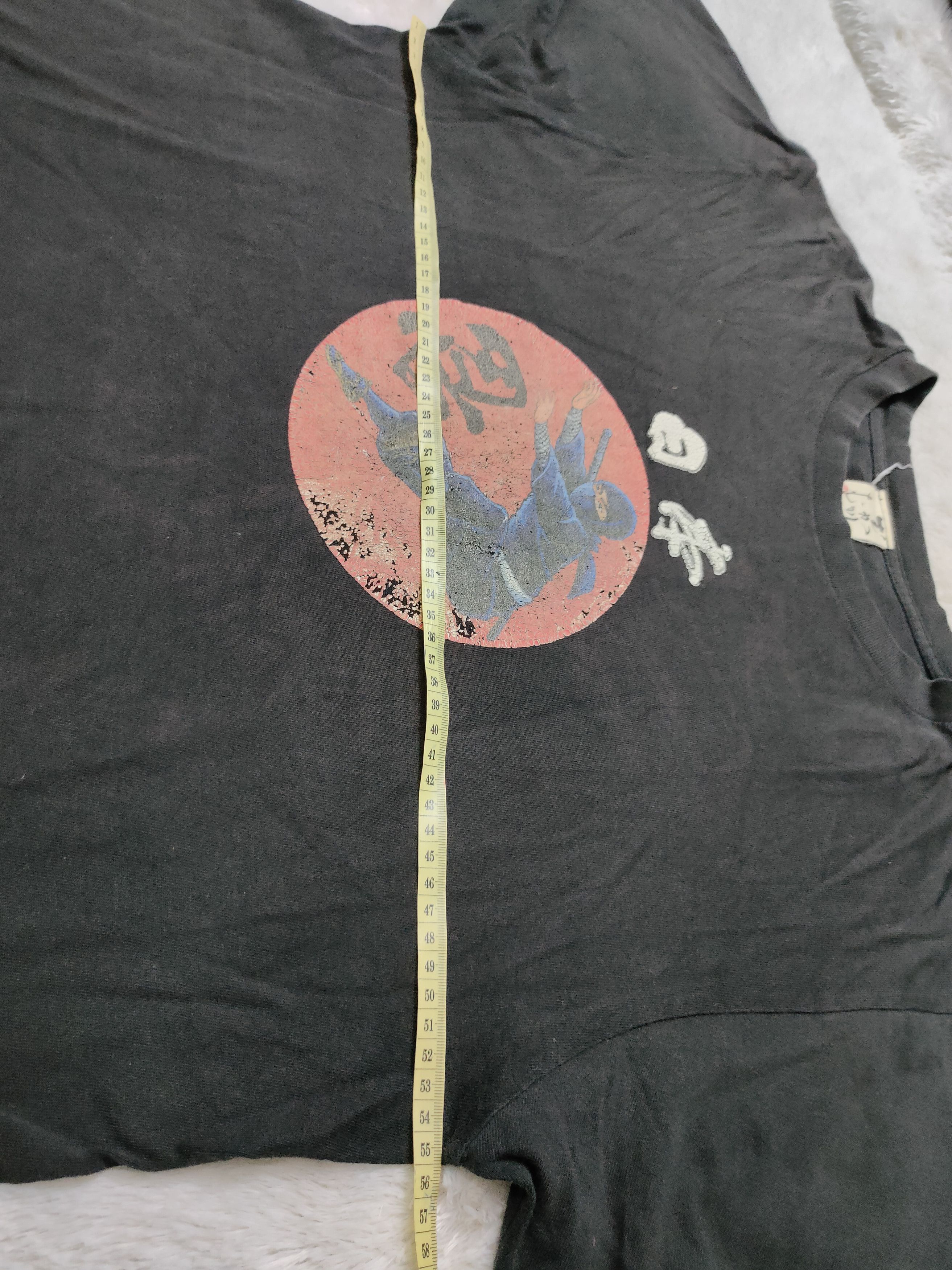 Japanese Brand Vintage and faded Ninja art T-shirt Size US L / EU 52-54 / 3 - 6 Thumbnail