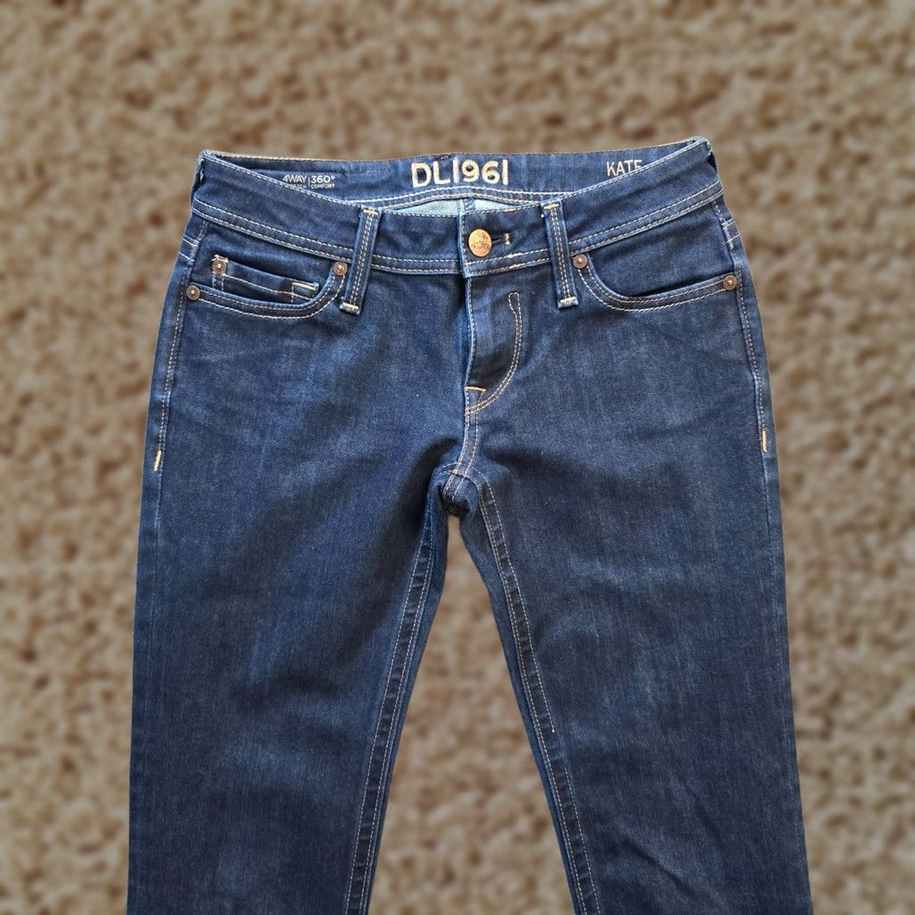 DL1961 DL1961 Jeans Womens Size 26 Blue Denim Kate Slim Straight Stretch Capsule Casual Jeans Women Slim Straight 5-Pocket Inseam 30 in Dark Wash Size 26" / US 2 / IT 38 - 1 Thumbnail