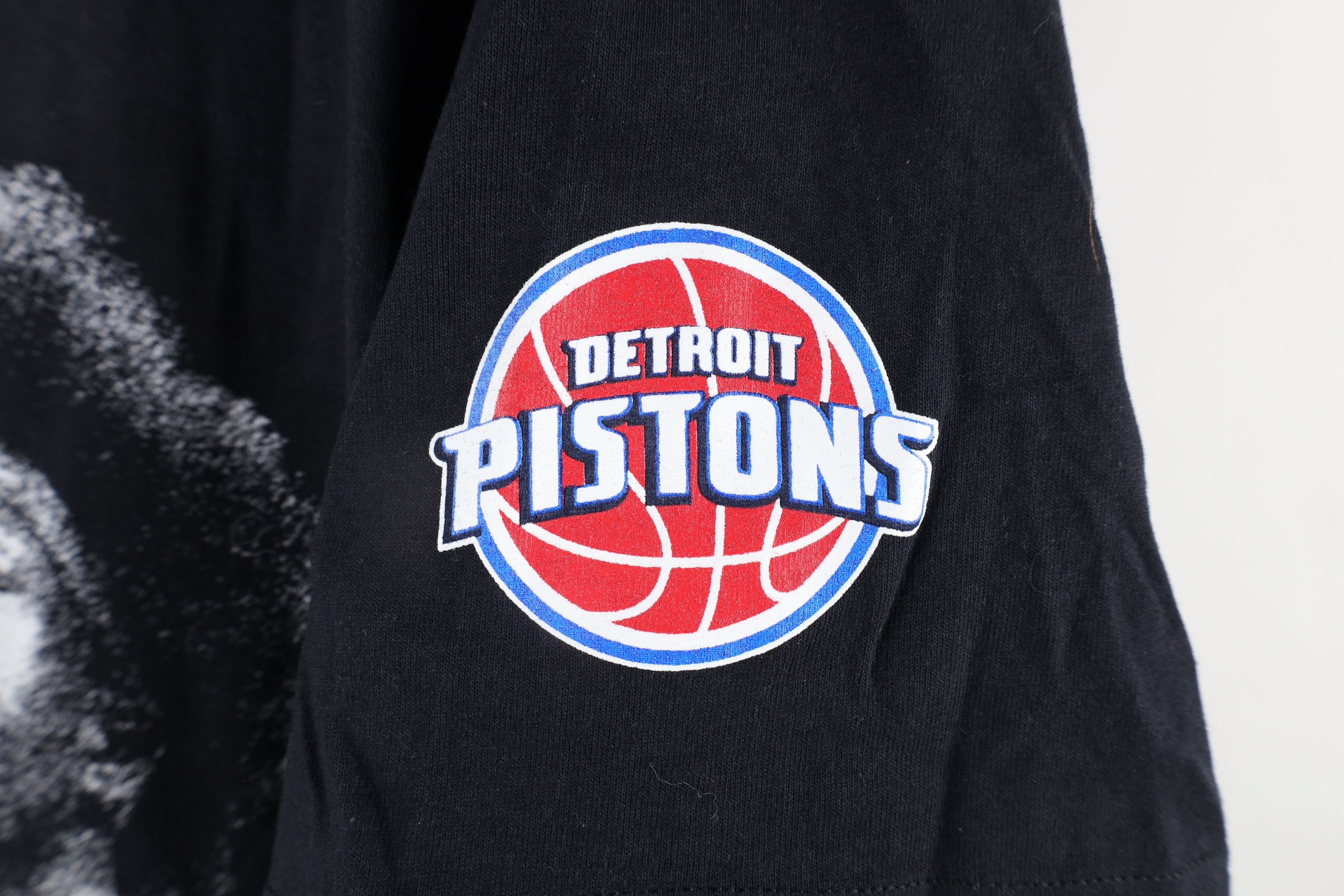 Majestic × Vintage Vintage Majestic Wallace Detroit Pistons Basketball T-Shirt Size US XL / EU 56 / 4 - 4 Thumbnail