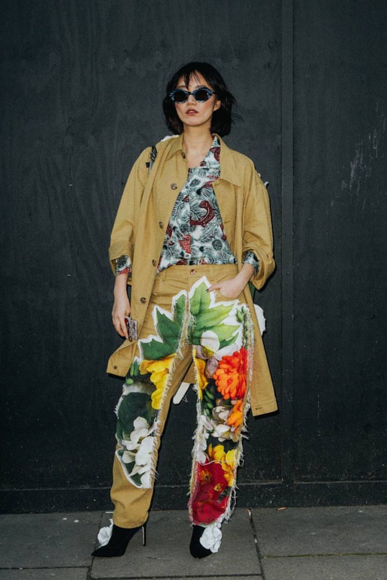 Alex Mullins Trousers with Floral Print Patches Size US 30 / EU 46 - 14 Thumbnail