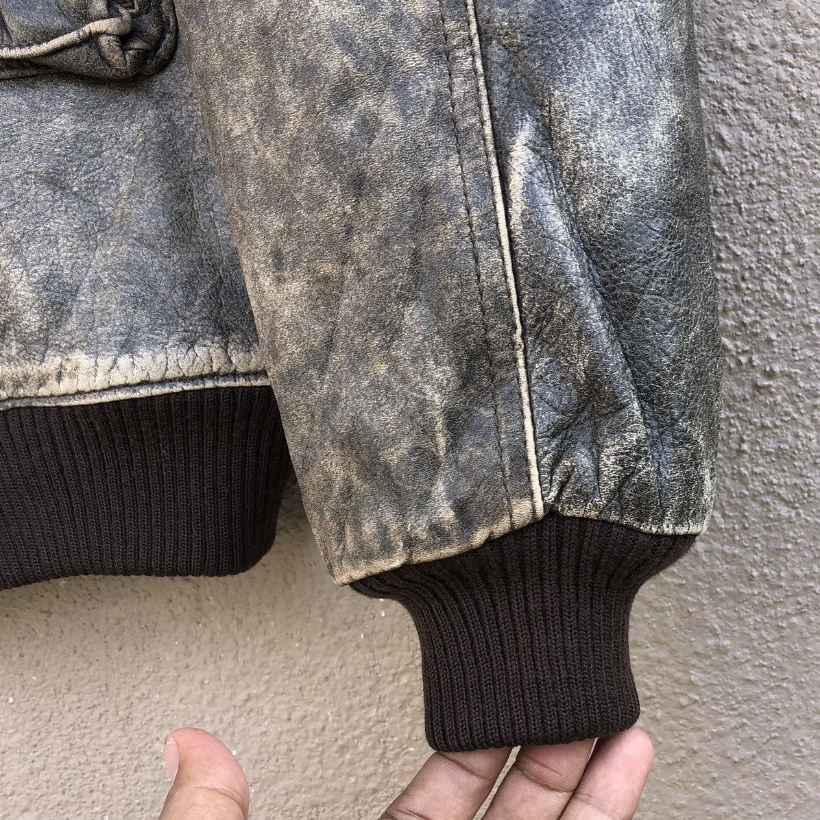 Vintage Vintage Sun Faded Cow Leather A-2 Bomber Jacket Size US M / EU 48-50 / 2 - 7 Thumbnail