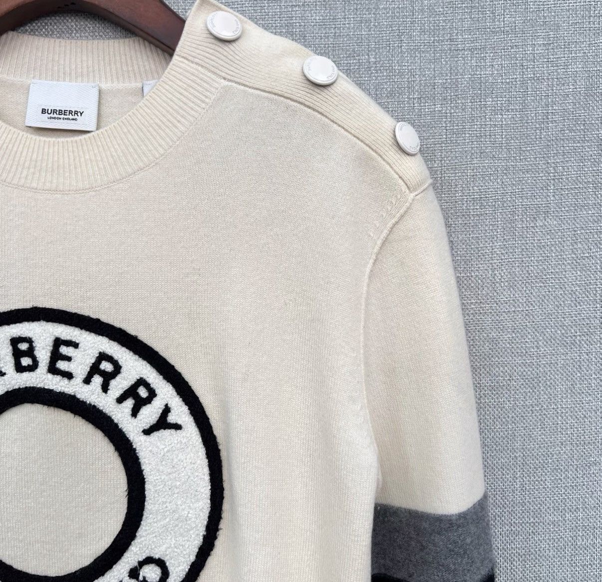 Burberry Burberry Off-White Button Flocked Logo Wool Knit Sweater Size US XXS / EU 40 - 3 Thumbnail