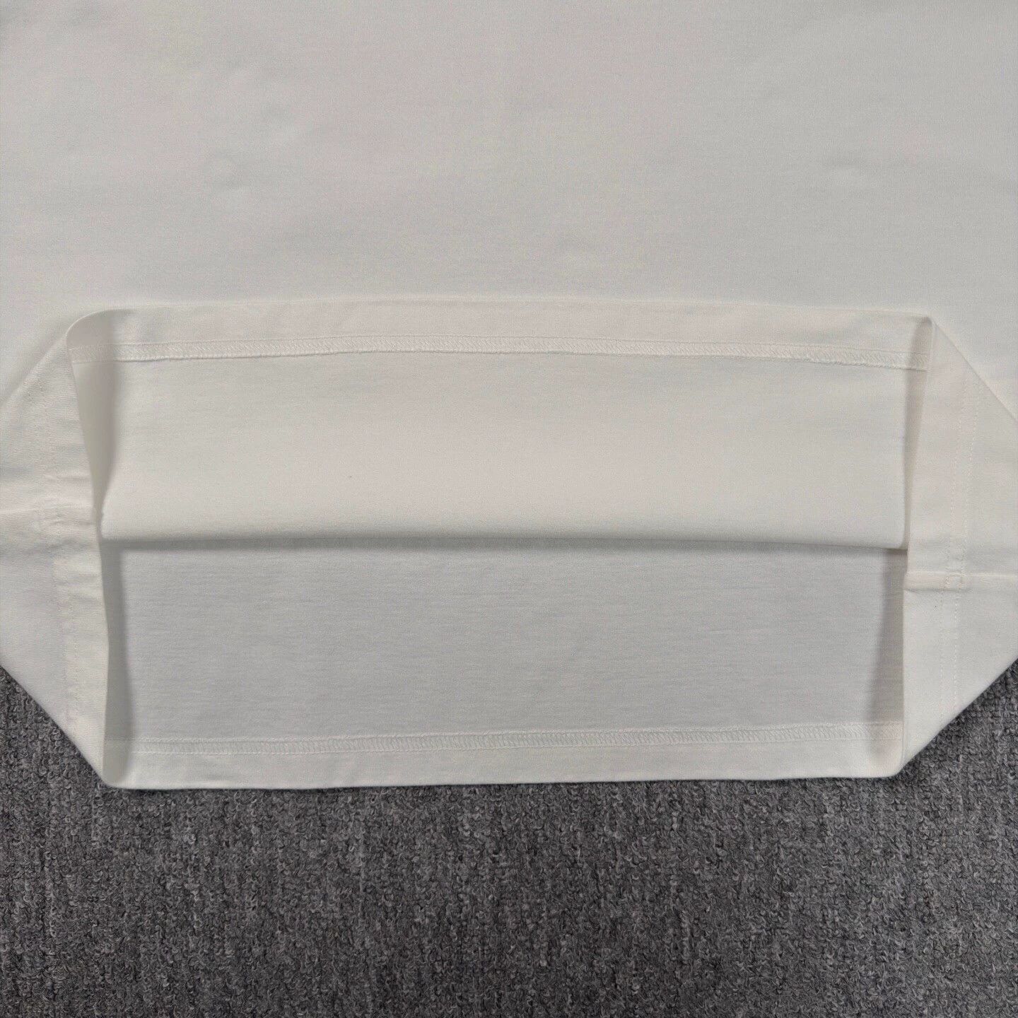 Louis Vuitton LV 25 white embossed logo short-sleeve T-shirt L Size US L / EU 52-54 / 3 - 7 Thumbnail