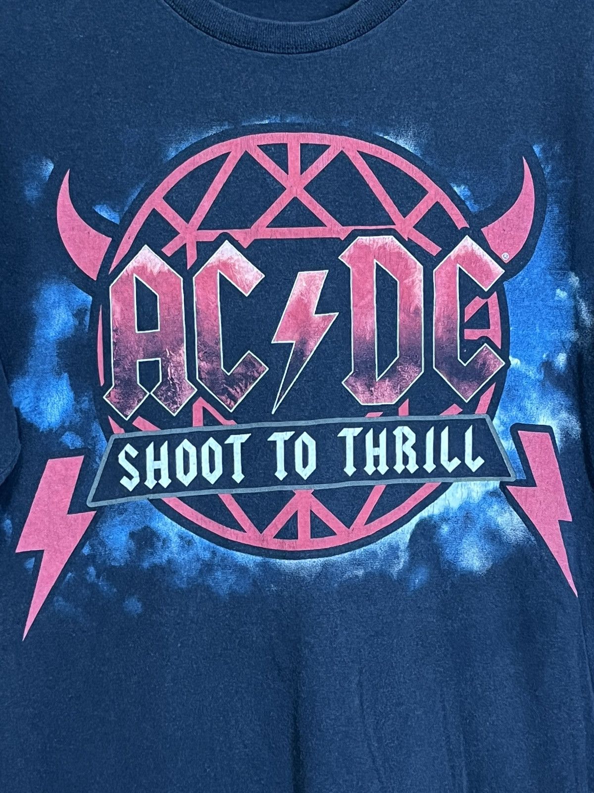 Band Tees Vintage 2010 ACDC shoot to thrill tour distressed t shirt Size US L / EU 52-54 / 3 - 4 Thumbnail