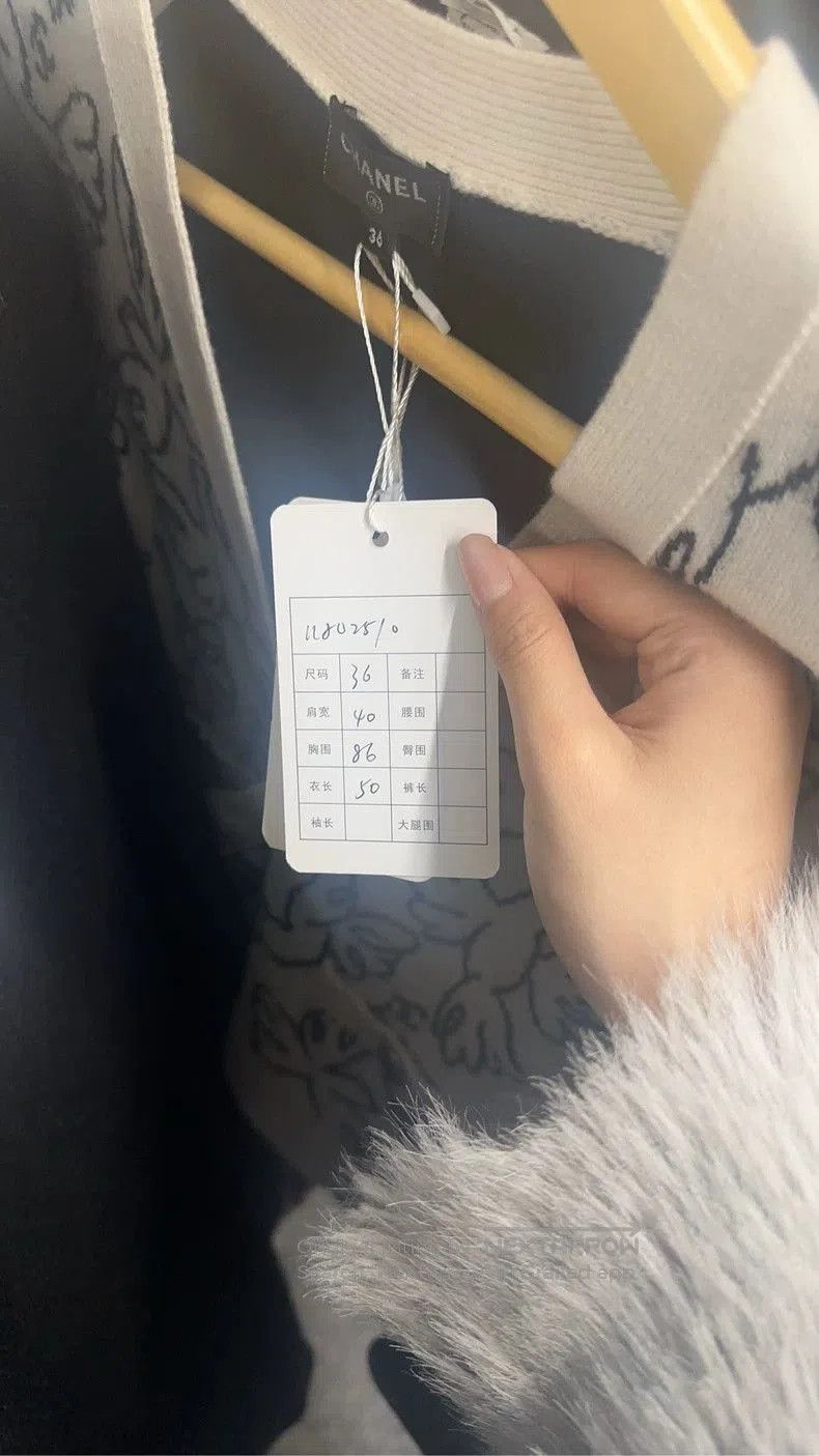 Chanel Chanel White Printed Knit Jacket. Size US XS / EU 42 / 0 - 7 Thumbnail