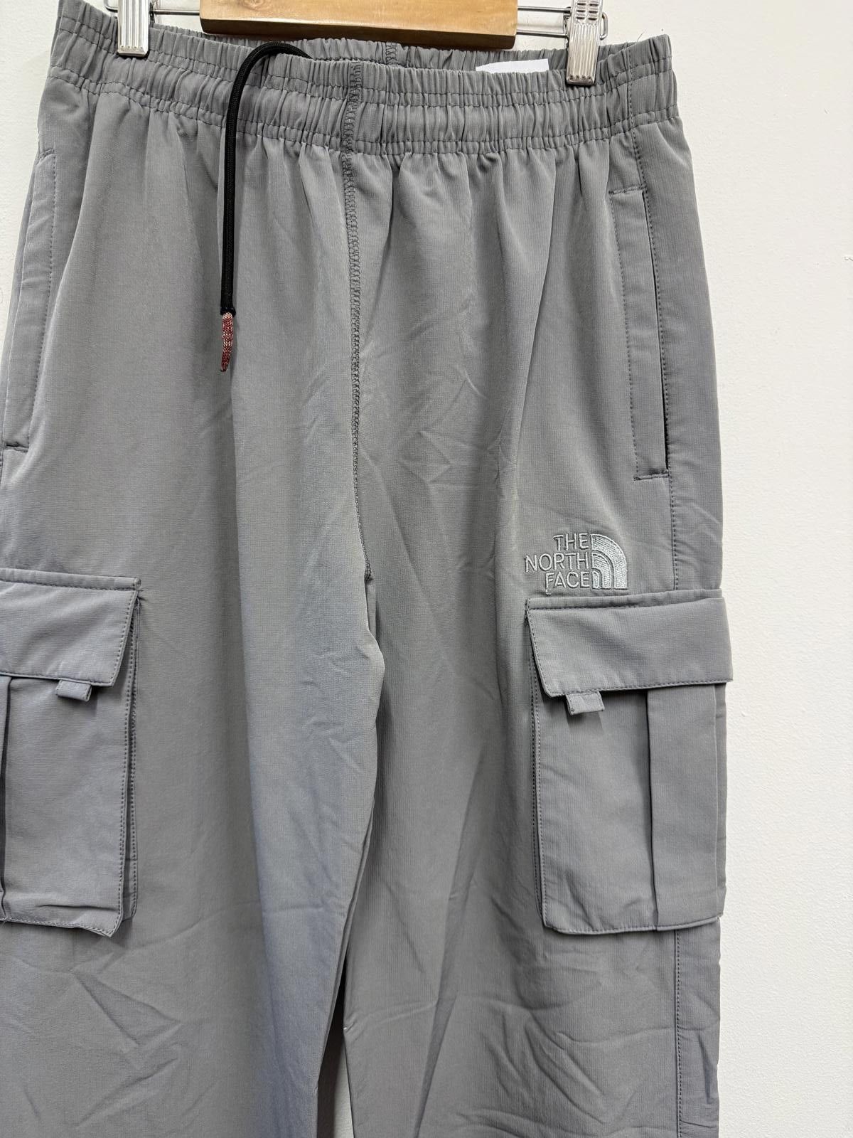 The North Face The North Face Grey Cargo Pants Size L Size US 34 / EU 50 - 3 Thumbnail