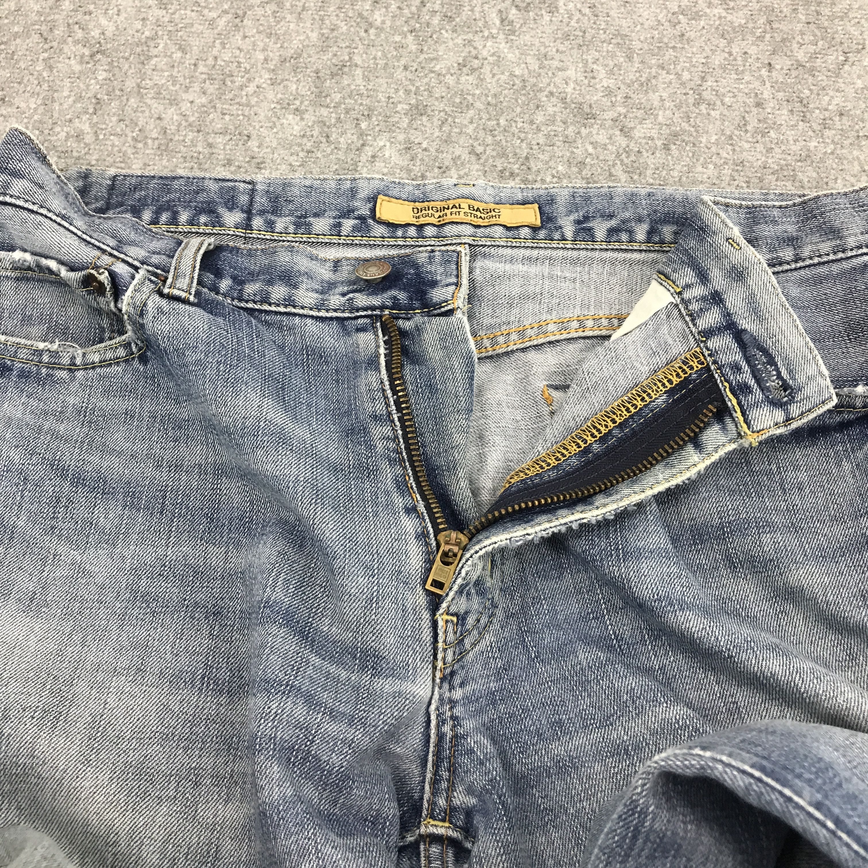 Jun Takahashi × Uniqlo JAPANESE UNIQLO DISTRESSED DENIM JEANS Size US 32 / EU 48 - 7 Thumbnail