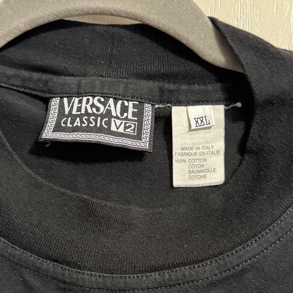 Versace 90s Versace Classic V2 Black Embroidered Logo Short Sleeve Size US XXL / EU 58 / 5 - 4 Thumbnail