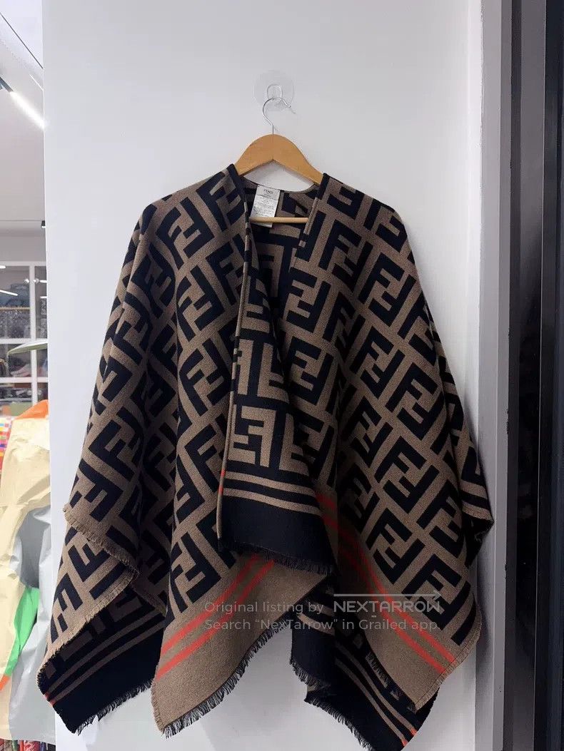 Fendi Fendi size 140x140cm Scarf Made of Wool and Silk Size ONE SIZE - 1 Thumbnail