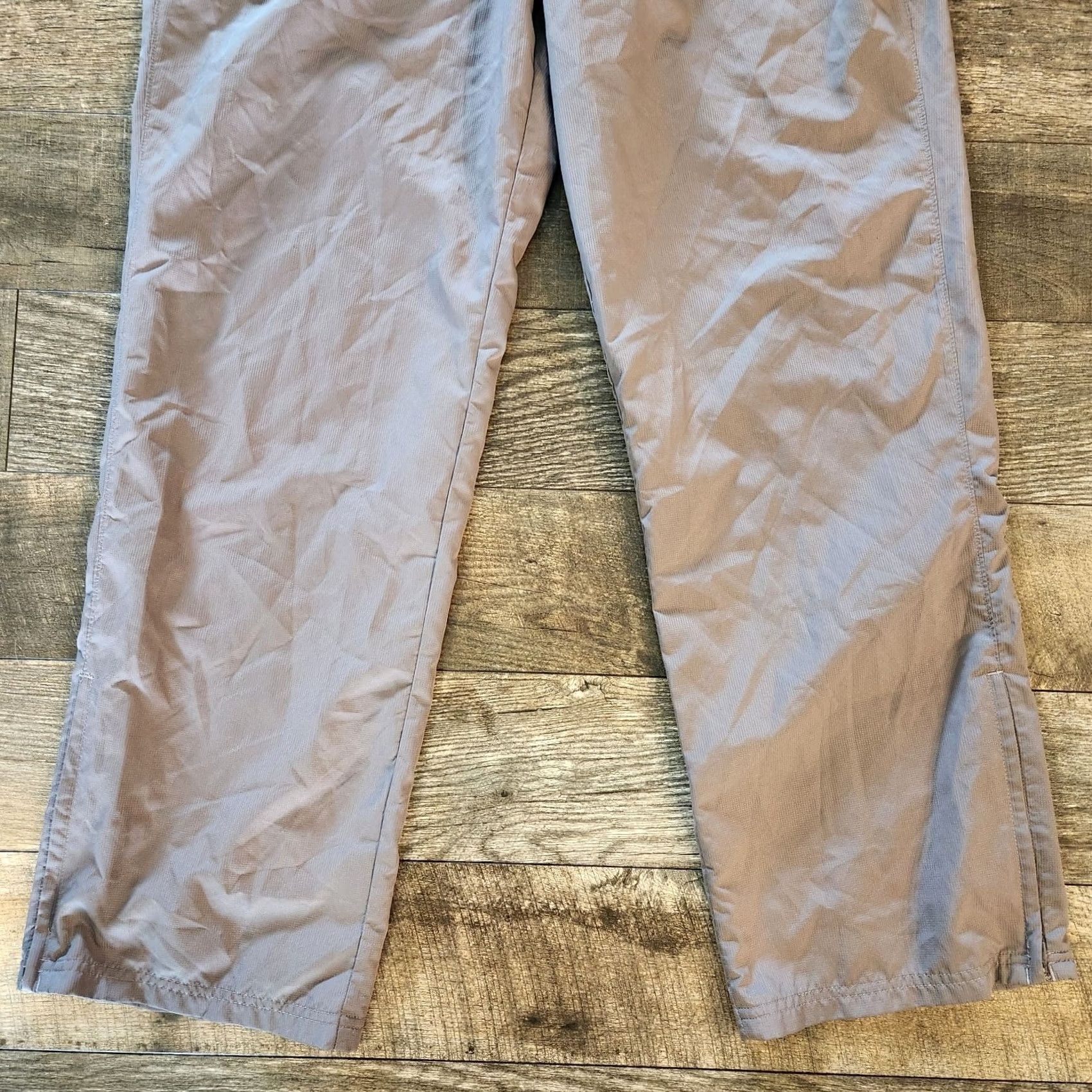 Under Armour Under Armour Wind Pants Mens Medium Gray Loose Fit Zip Ankle Drawstring Athletic Size US 31 - 2 Thumbnail