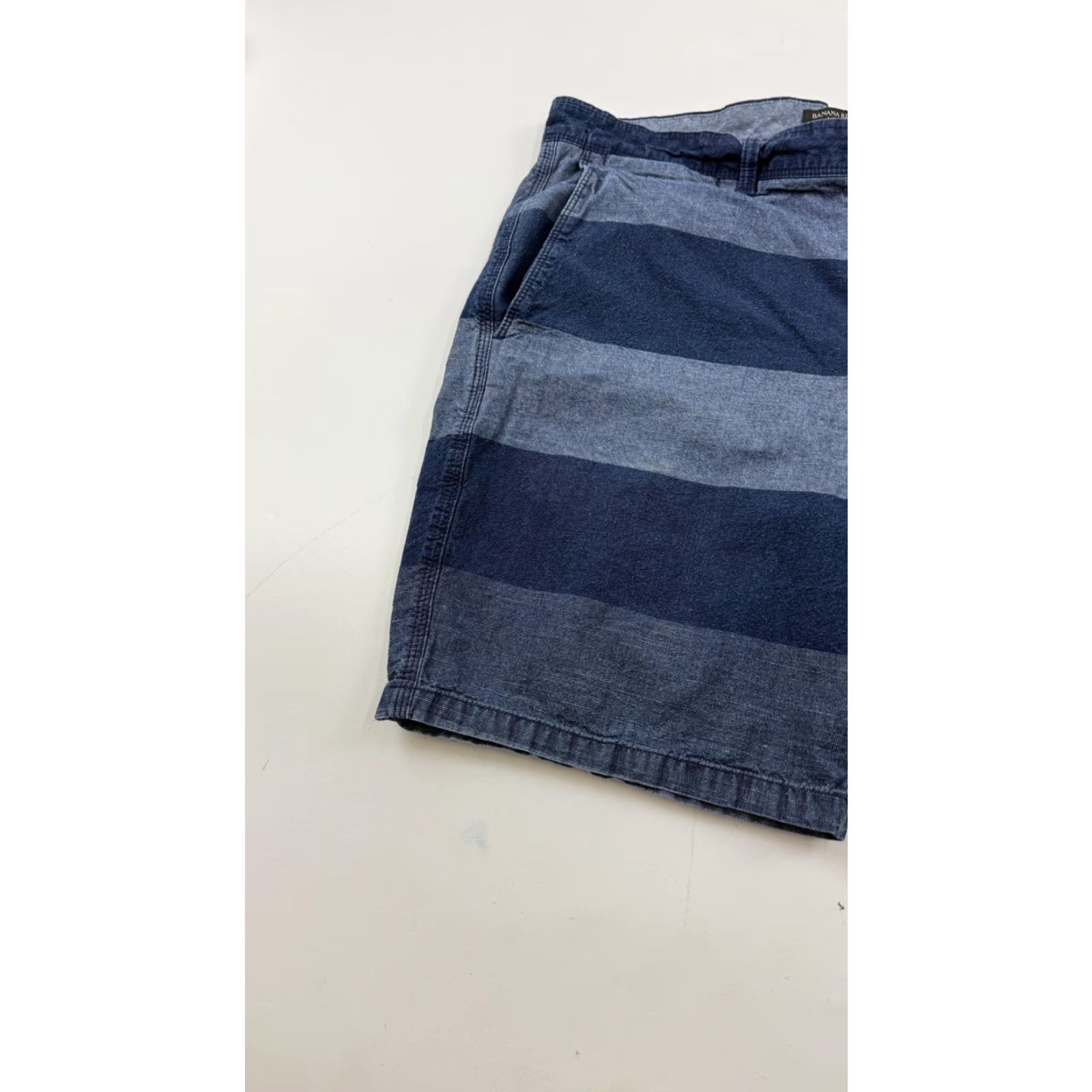 Banana Republic Banana Republic Shorts Mens 35 Blue Striped Chino Aiden Short 9 Inseam Cotton Denim? Size US 35 - 2 Thumbnail