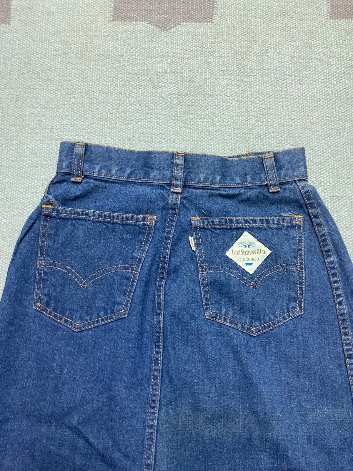 Levi's × Vintage 70s Levi’s denim skirt white tab dark preppy women’s 7 24” Size 24" / US 00 / IT 34 - 3 Thumbnail