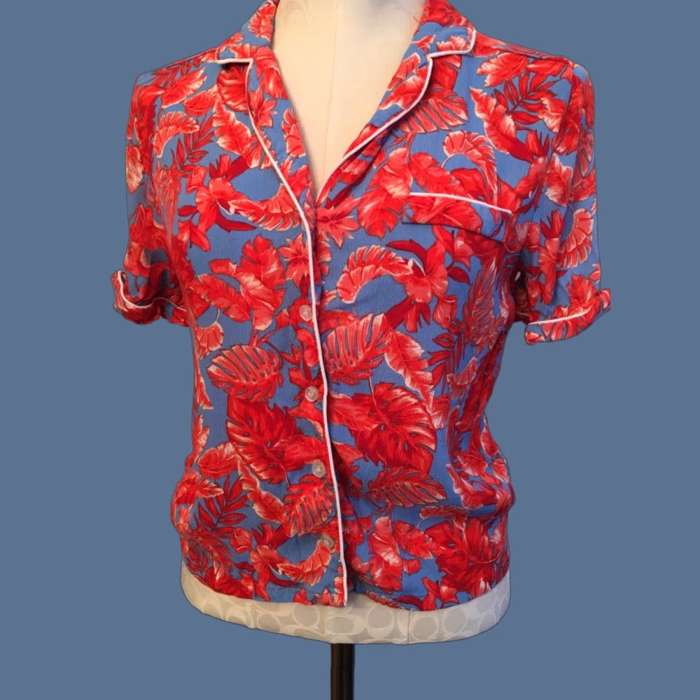 Forever 21 FOREVER 21 Shirt Adult Medium Red Hawaiian PJ Style Short Sleeve Button-Up Shirt Women’s 90s Modern Pattern: Hawaiian Decade: 90s Mens / Womens Size M / US 6-8 / IT 42-44 - 1 Thumbnail