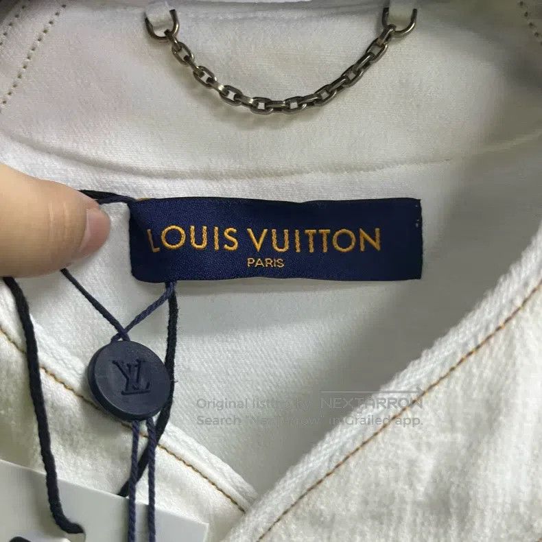 Louis Vuitton Louis Vuitton White Solid Embossed Single Breasted Short S Size US XS / EU 42 / 0 - 2 Thumbnail