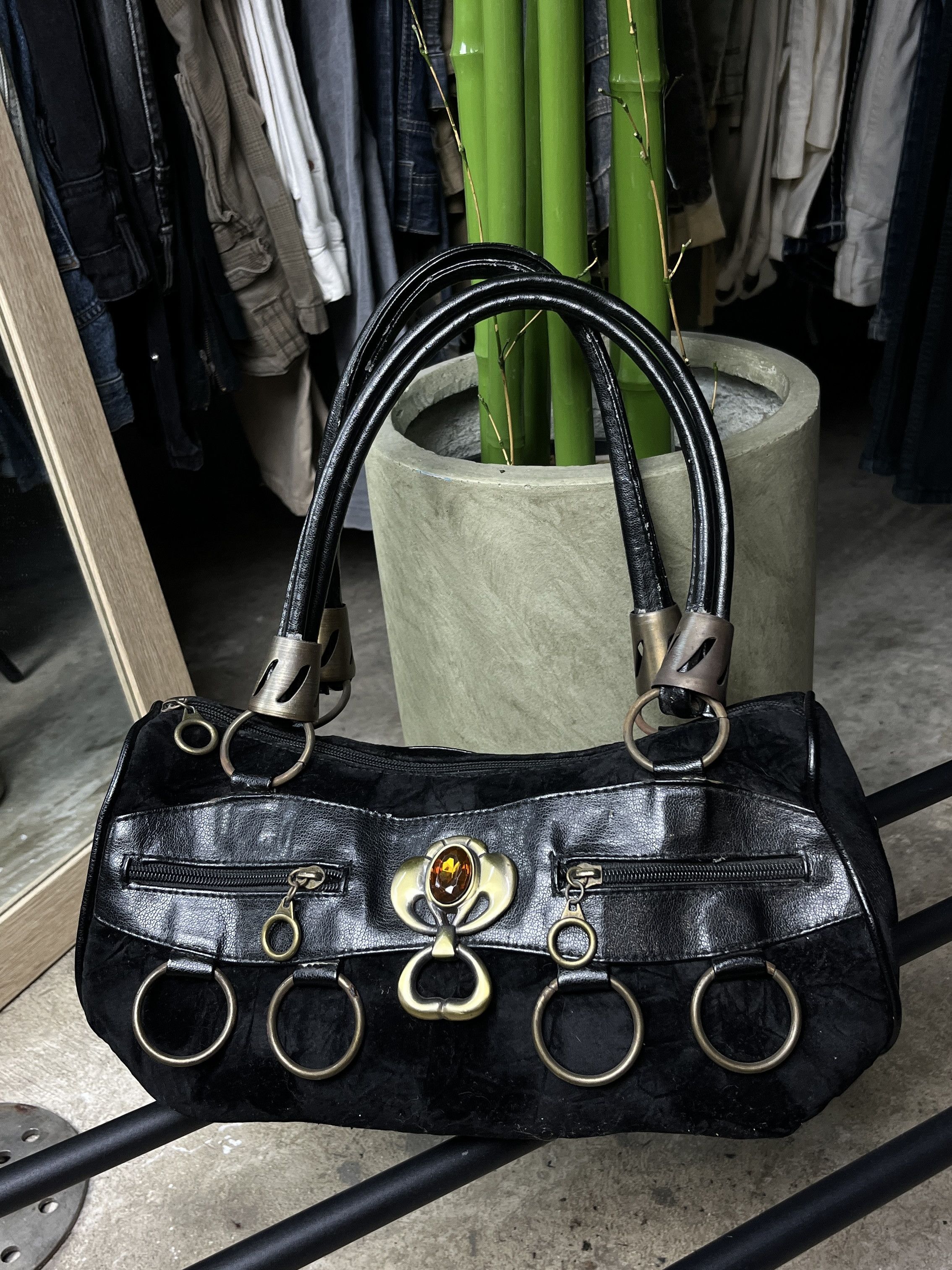 Vintage 2000s BLACK O-RING PUNK BAGUETTE HANDBAG - № 6200 Size ONE SIZE - 2 Thumbnail