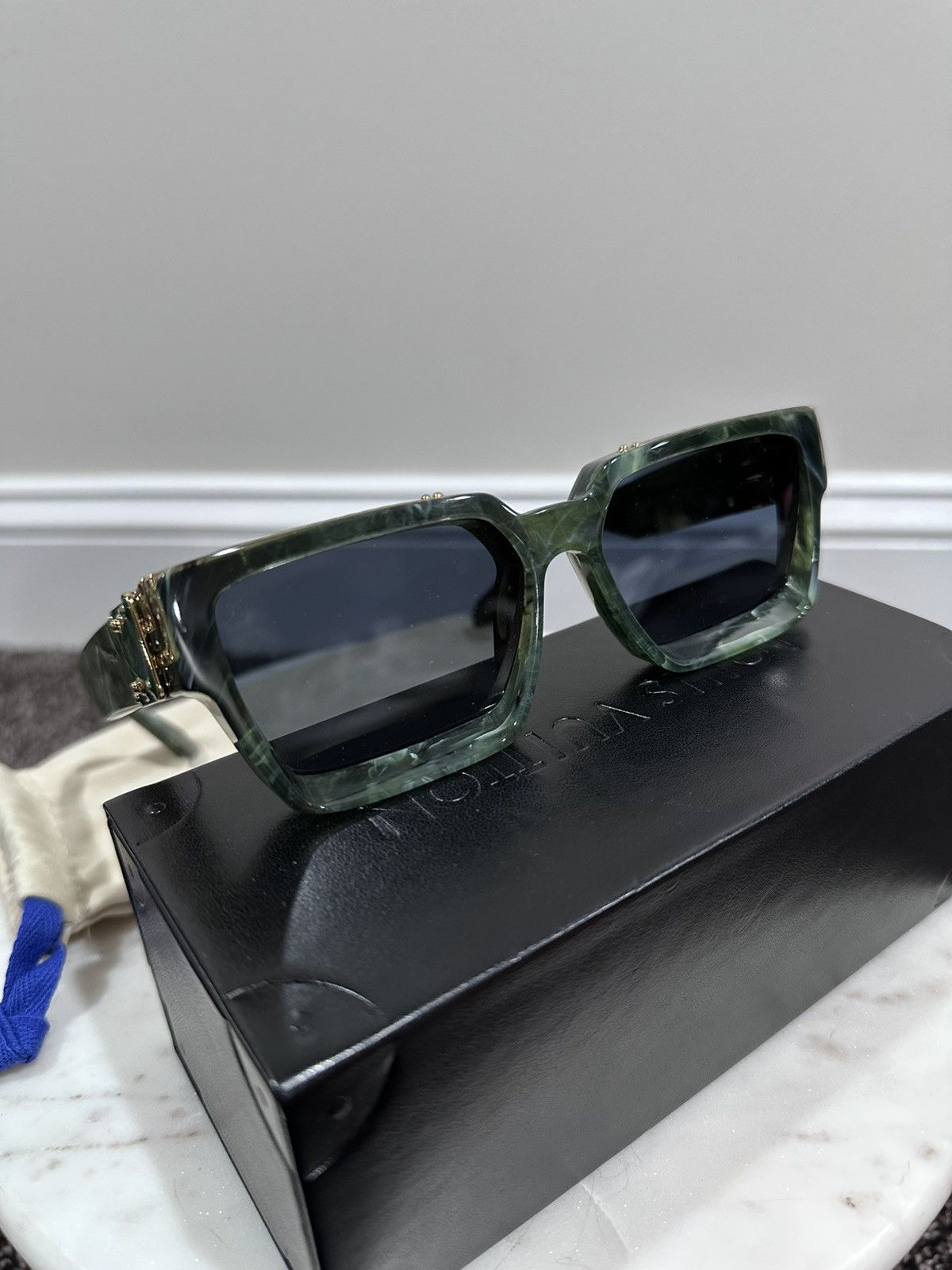 Louis Vuitton Louis Vuitton Virgil Green Marble 1.1 Millionaires Sunglass Size ONE SIZE - 8 Thumbnail