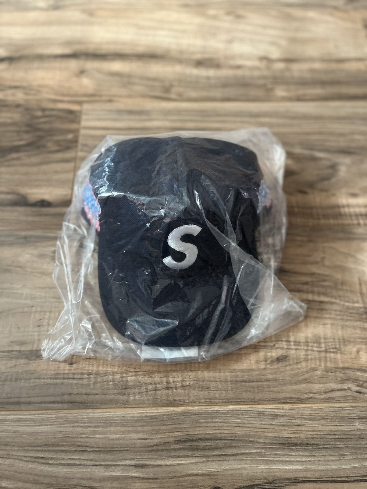 Supreme Supreme World Famous S Logo 6-Panel Size ONE SIZE - 1 Thumbnail