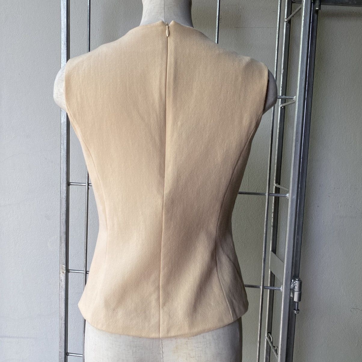 Pierre Cardin Pierre Cardin Beige Sleeveless Blouse Size S / US 4 / IT 40 - 4 Thumbnail