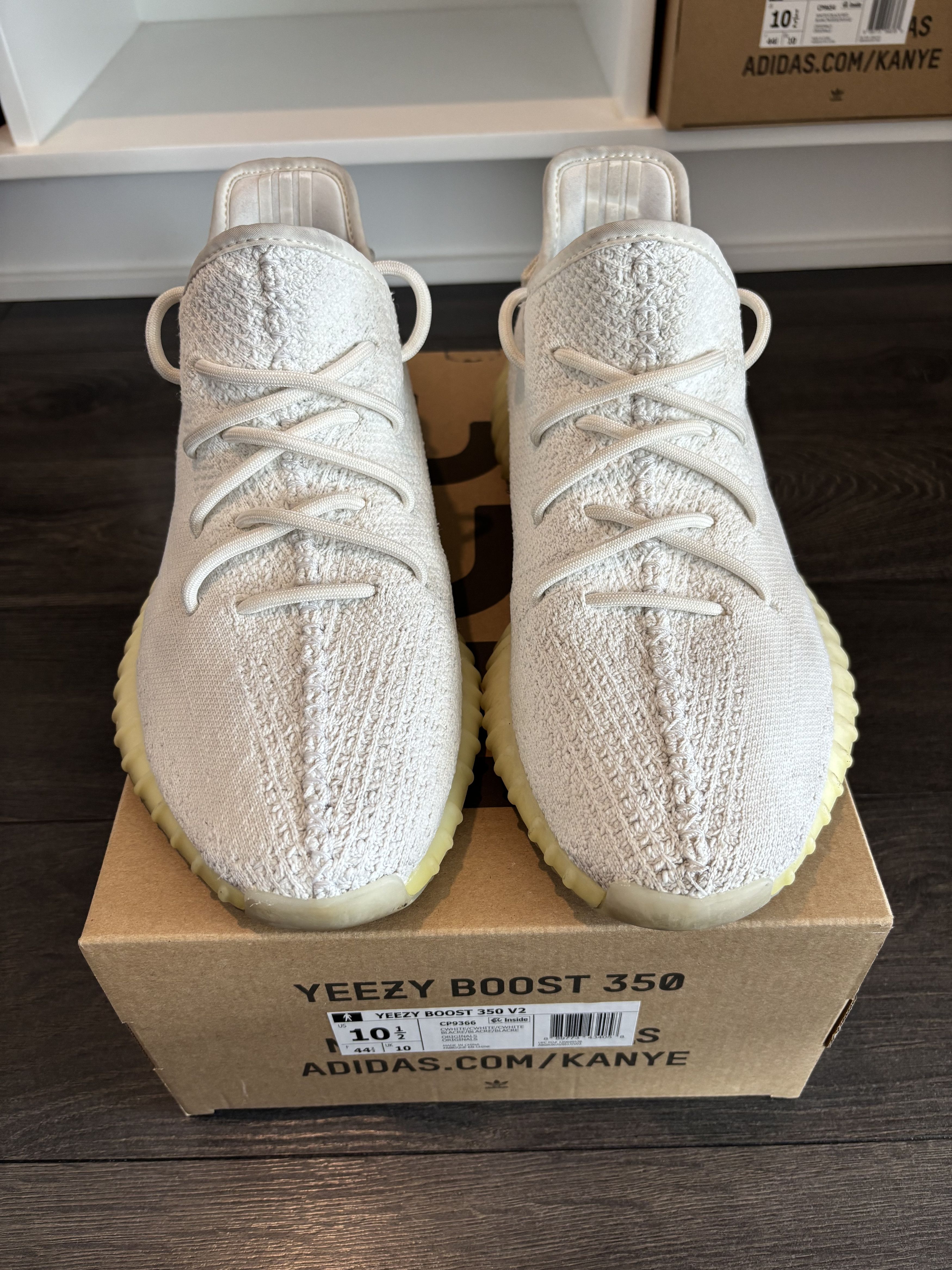 Yeezy Yeezy Boost 350 V2 Triple White Size US 10.5 / EU 43-44 - 1 Thumbnail