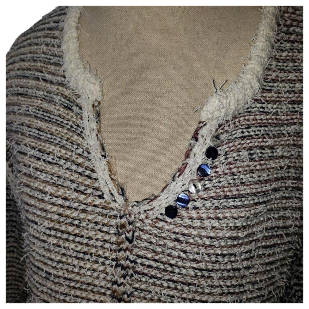 Designer CT891 Ethyl V-neck Long Sleeve Button Trim Sweater S Size S / US 4 / IT 40 - 2 Thumbnail