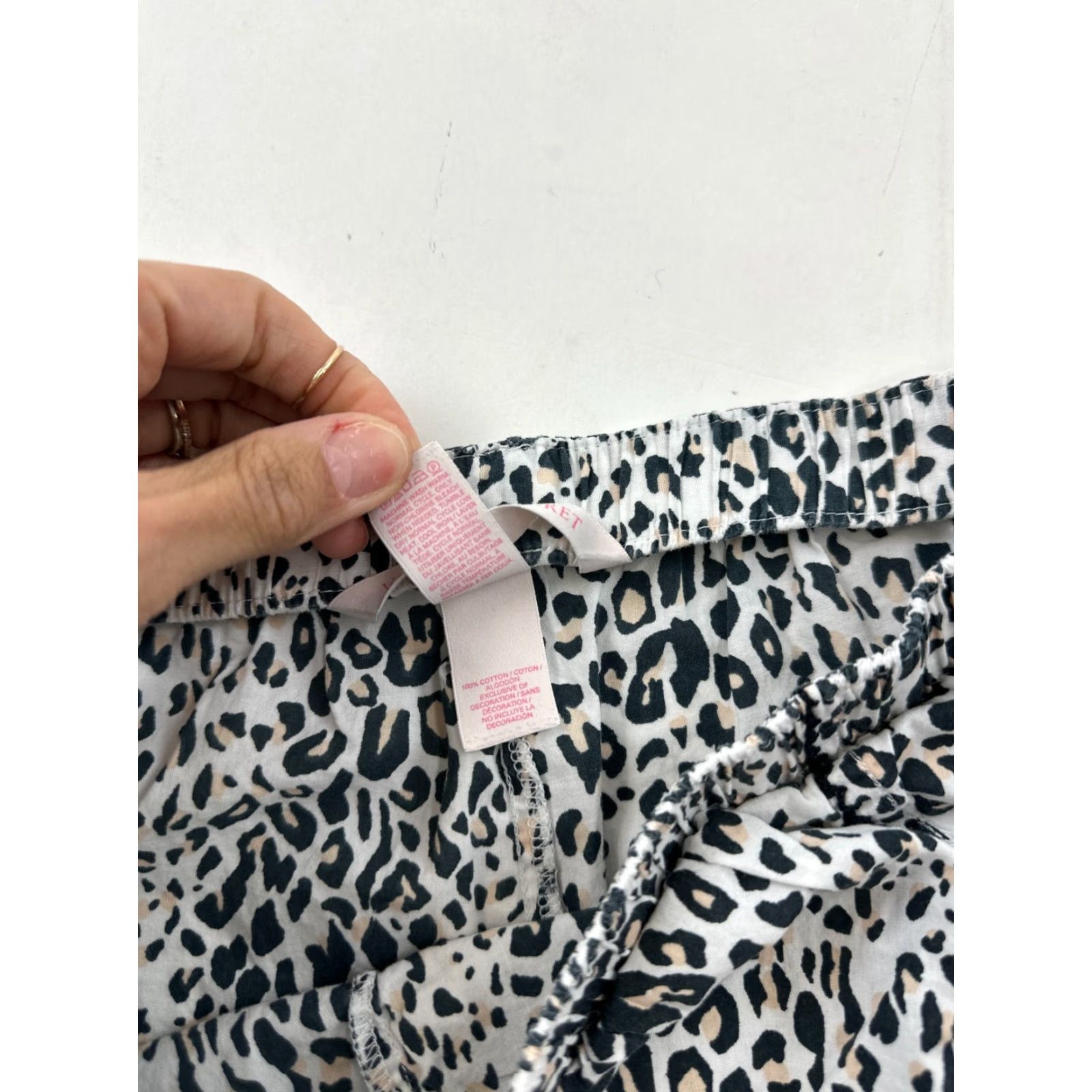 Victoria's Secret Victoria's Secret Shorts Womens XS White Black Sleep Lounge Leopard Print Natural Size 26" / US 2 / IT 38 - 7 Thumbnail