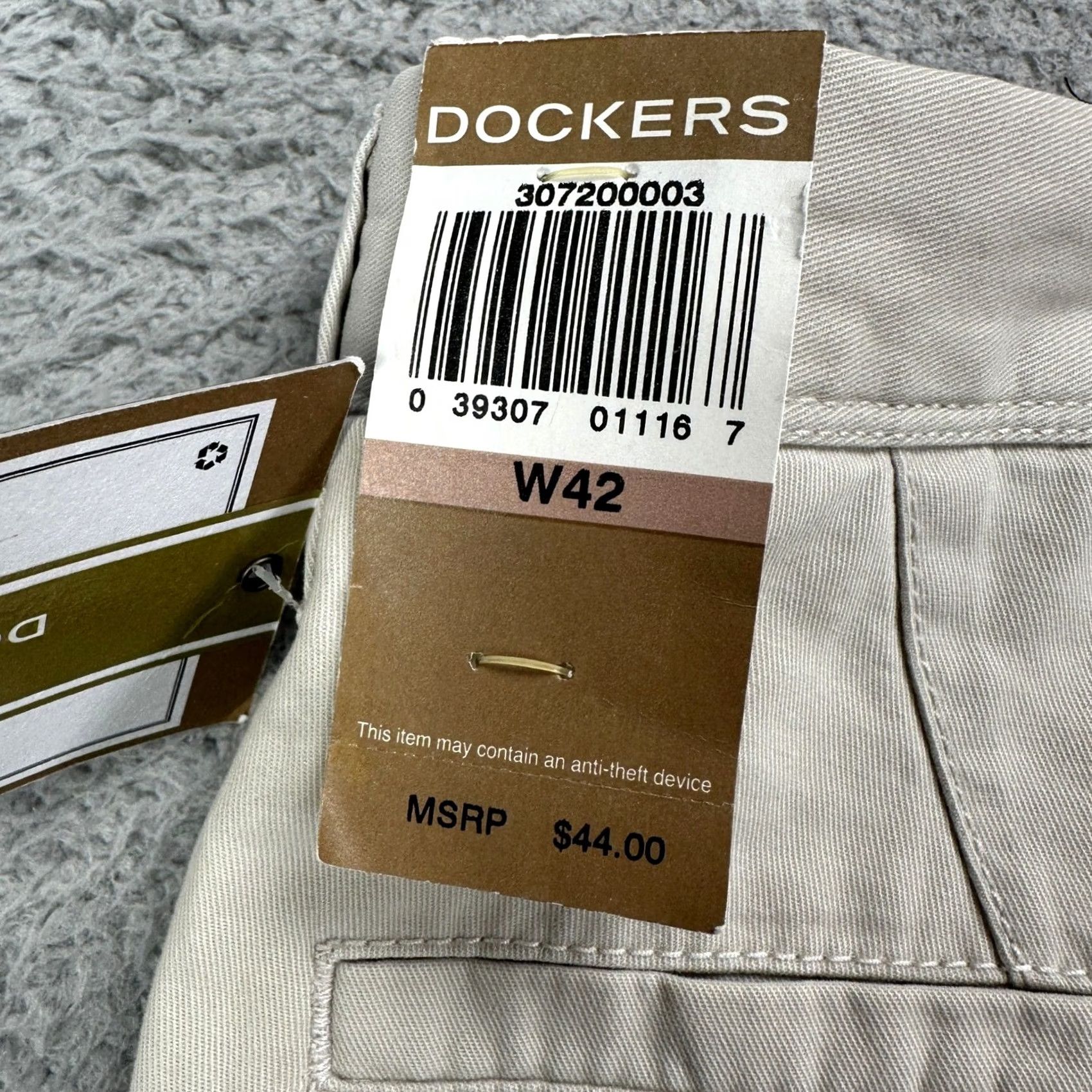 Dockers VINTAGE Dockers Shorts Khaki Mens 42 Beige Pleated Pocket 100% Cotton NEW Size US 42 / EU 58 - 6 Thumbnail