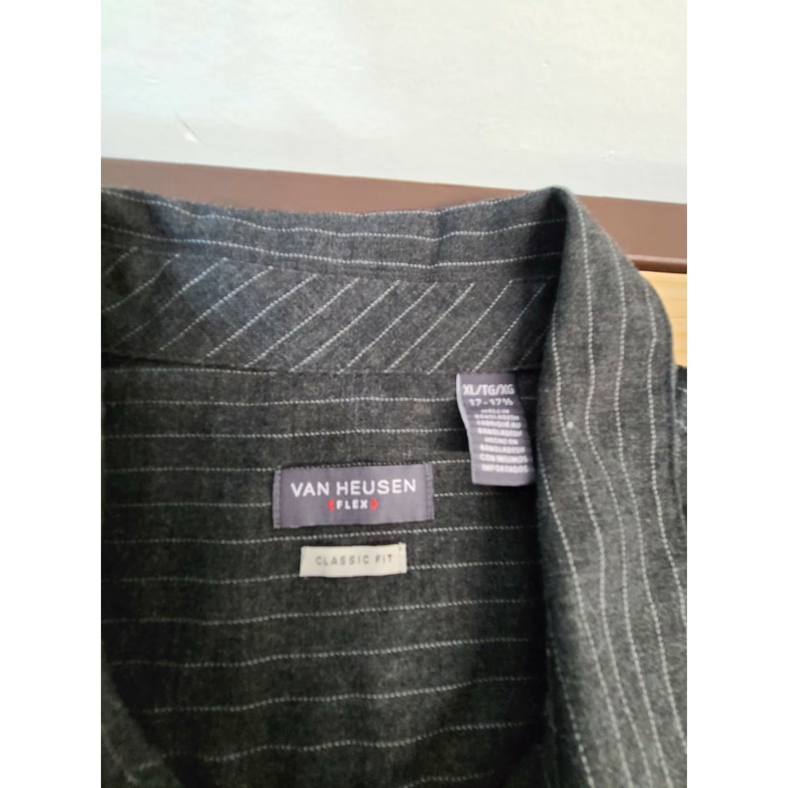 Van Heusen Van Heusen Men’s XL Flex Classic Fit Long Sleeve Button Up Black Size US XL / EU 56 / 4 - 2 Thumbnail