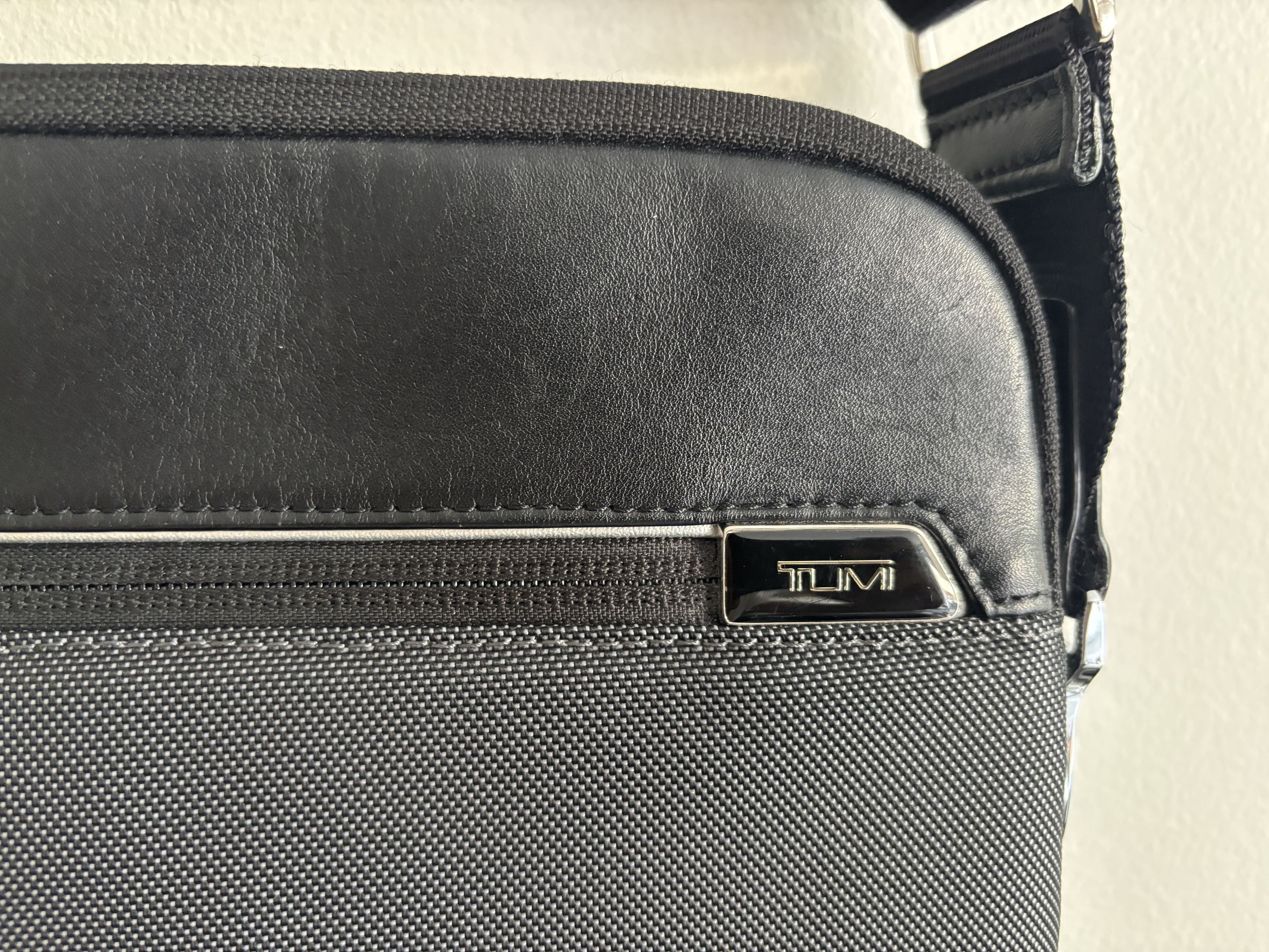 Tumi $400 Arrivé Lucas Nylon/ Leather Crossbody Messenger/ Sling Size ONE SIZE - 3 Thumbnail