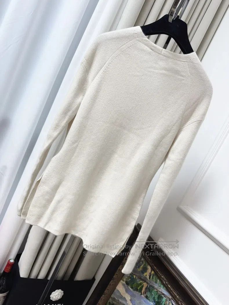 Loro Piana Loro Piana Beige V-neck Knit Sweater Size XS / US 0-2 / IT 36-38 - 2 Thumbnail