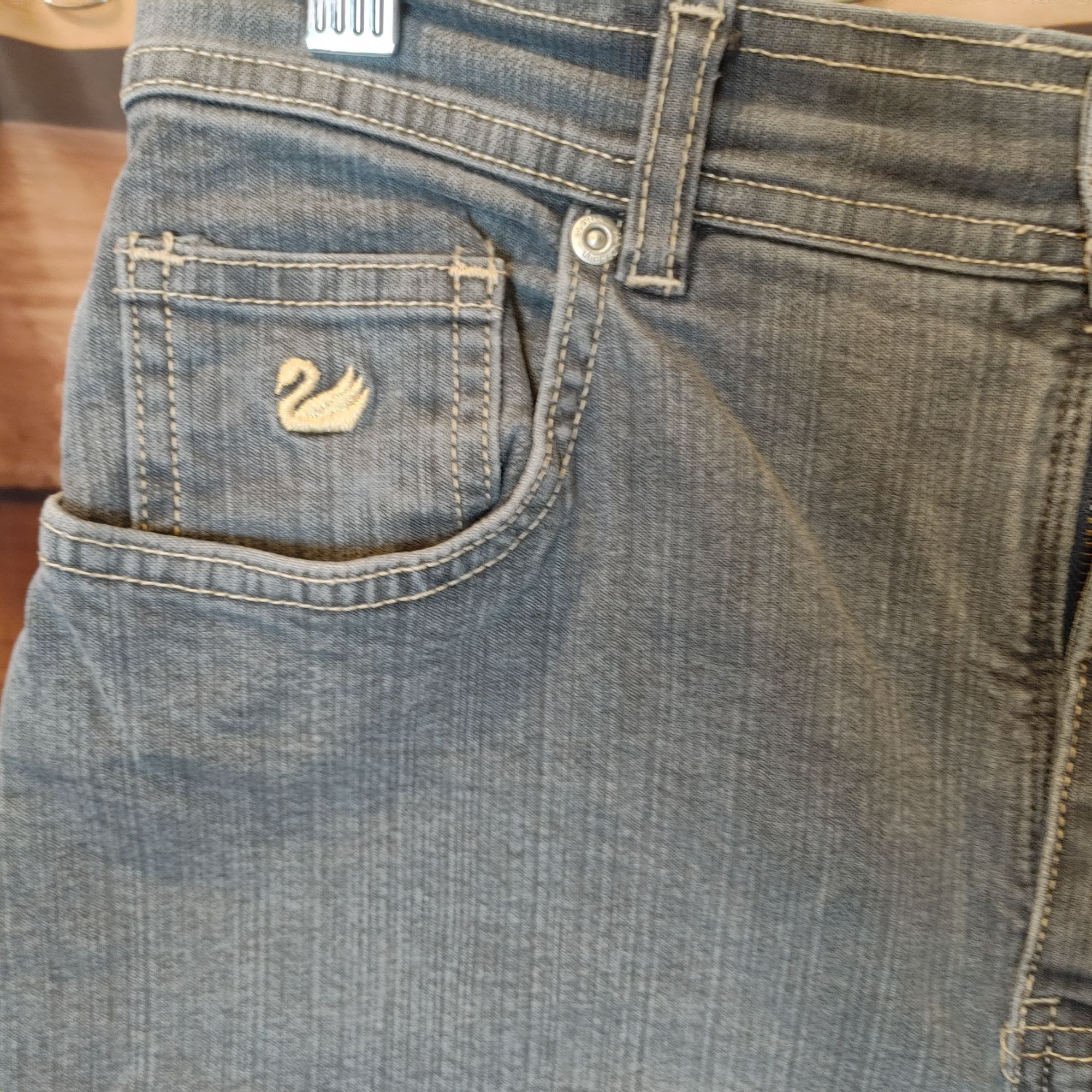 Gloria Vanderbilt Gloria Vanderbilt Women's Light Wash Denim Straight Leg Jean Size 30" / US 8 / IT 44 - 2 Thumbnail